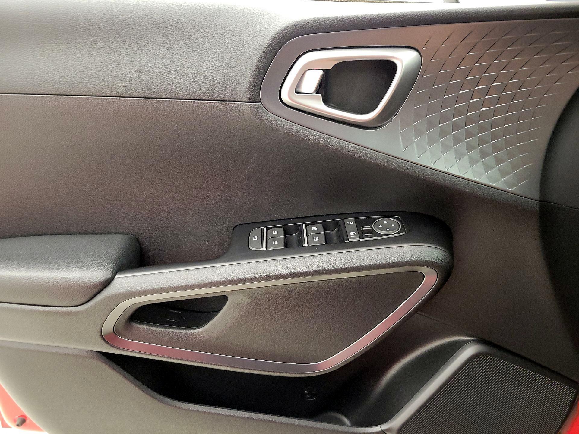 Thumbnail: 2020 Kia Soul - 12