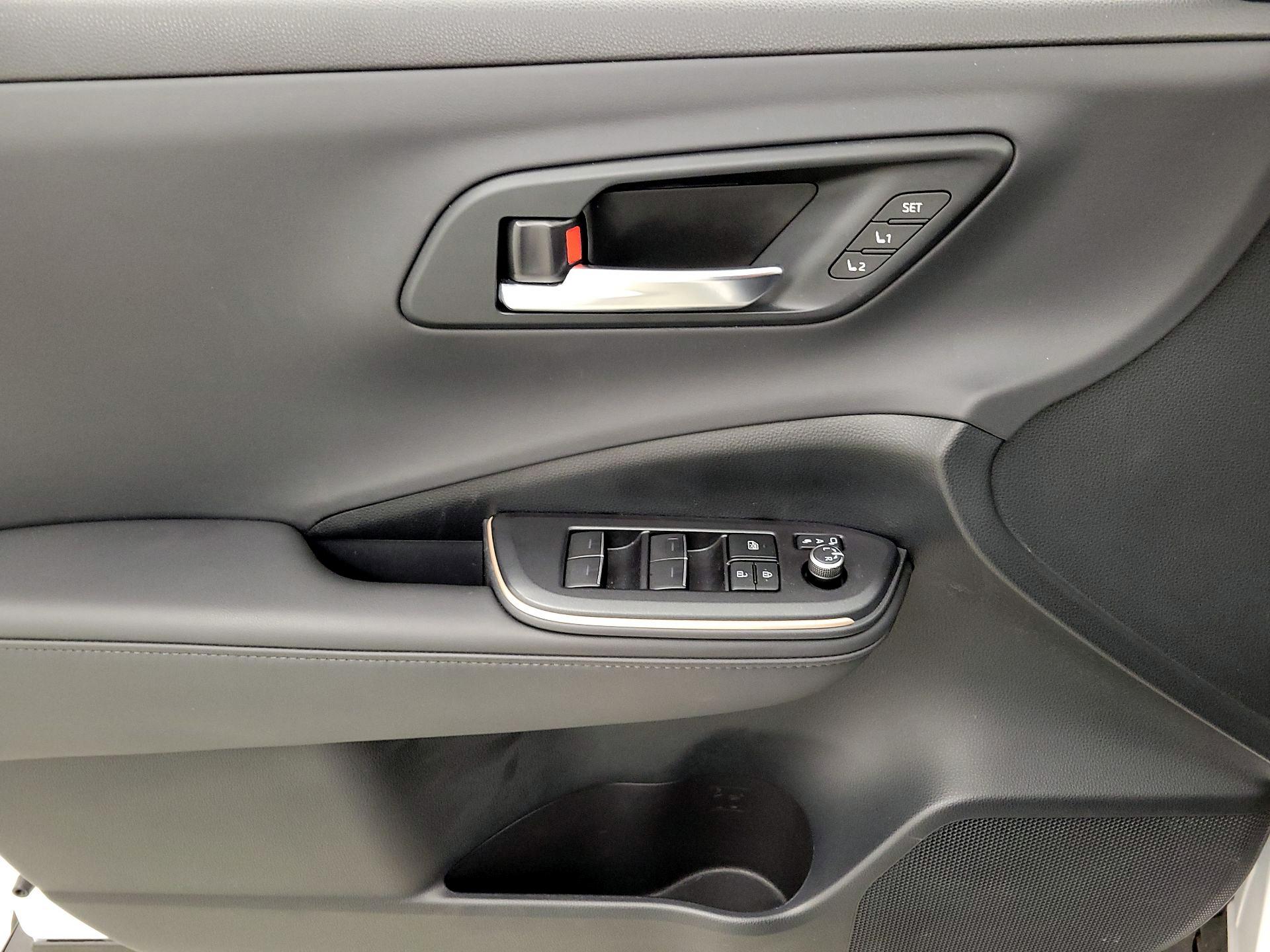 Thumbnail: 2023 Toyota Crown - 12