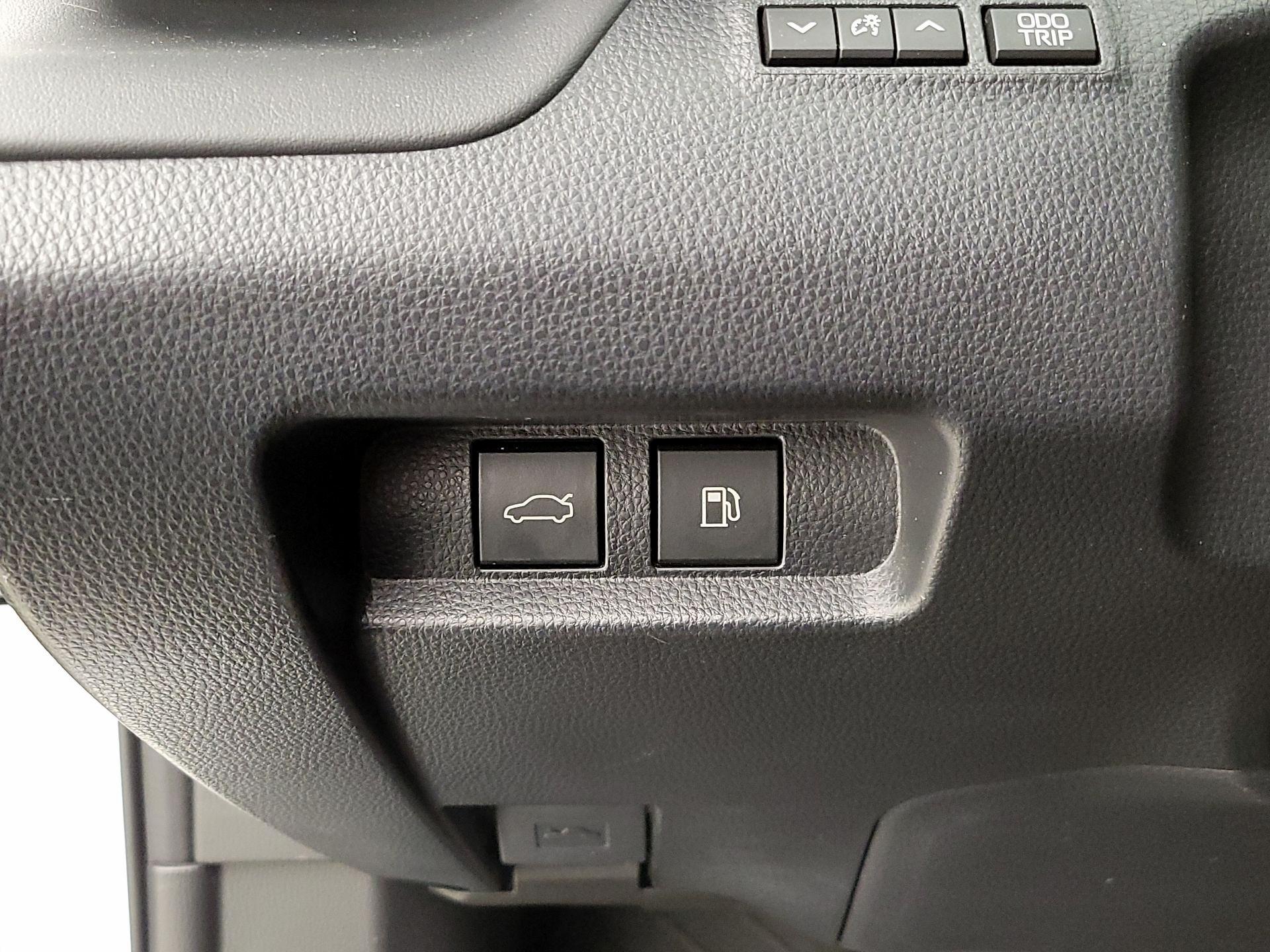 Thumbnail: 2023 Toyota Crown - 13