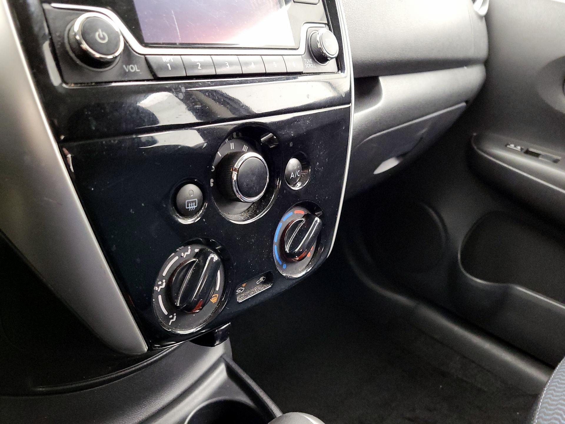 Thumbnail: 2015 Nissan Versa Note - 16