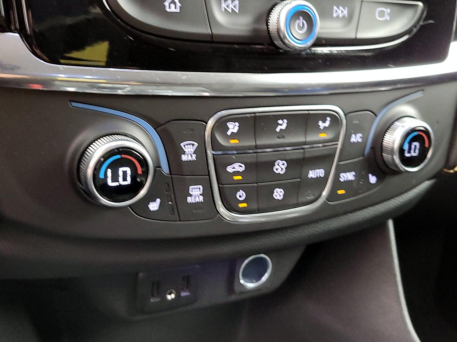 Thumbnail: 2020 Chevrolet Traverse - 16