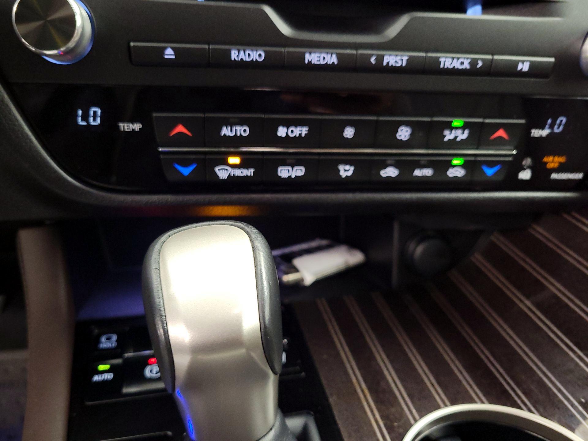 Thumbnail: 2017 Lexus RX - 17