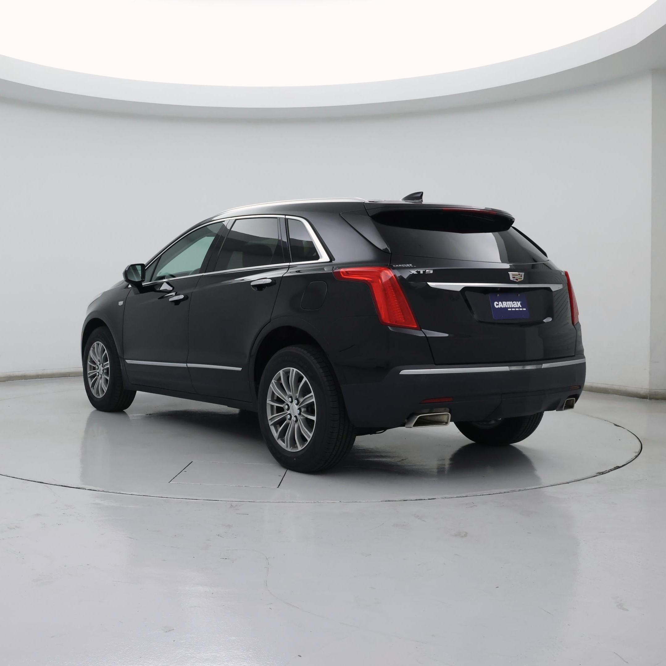Thumbnail: 2017 Cadillac XT5 - 2