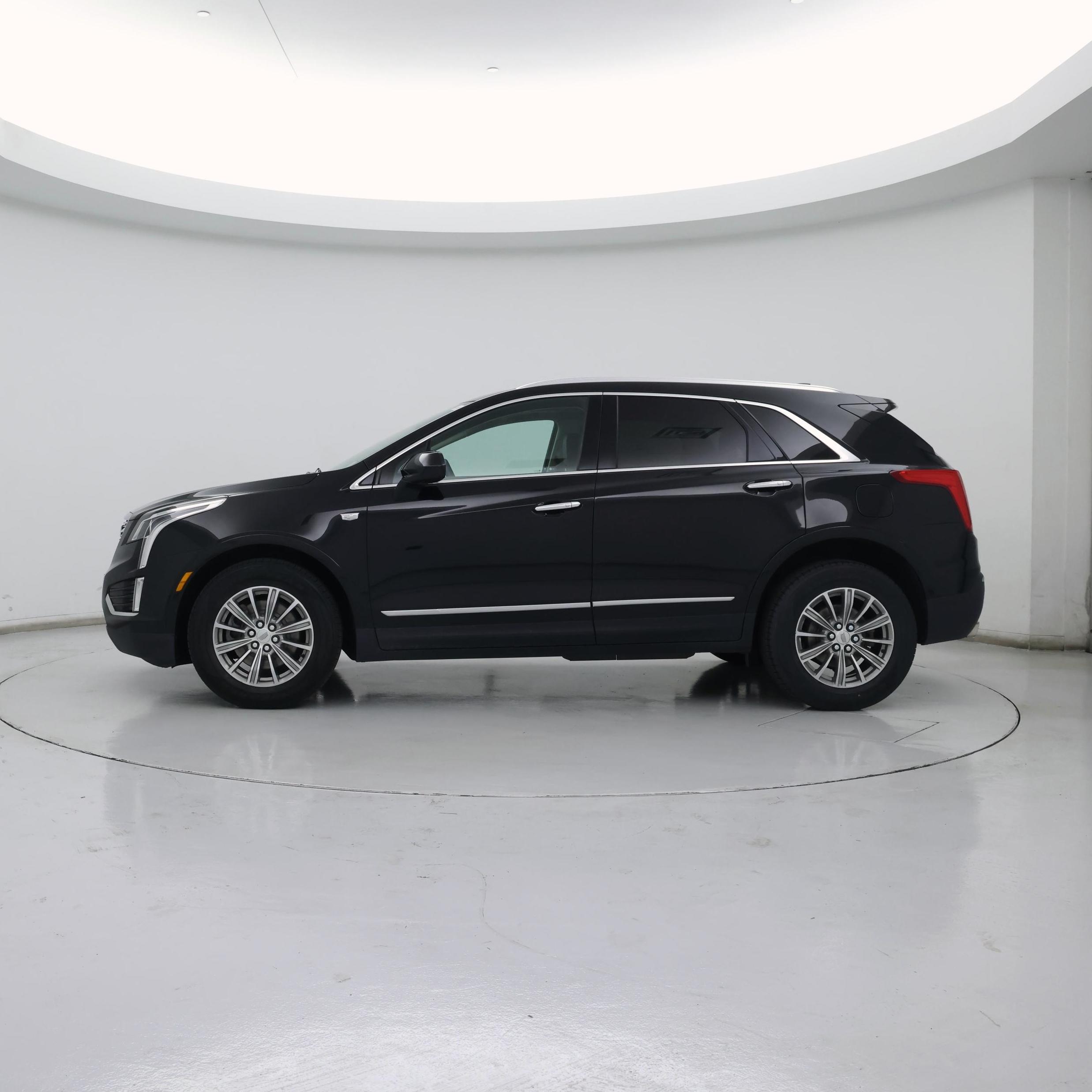 Thumbnail: 2017 Cadillac XT5 - 3
