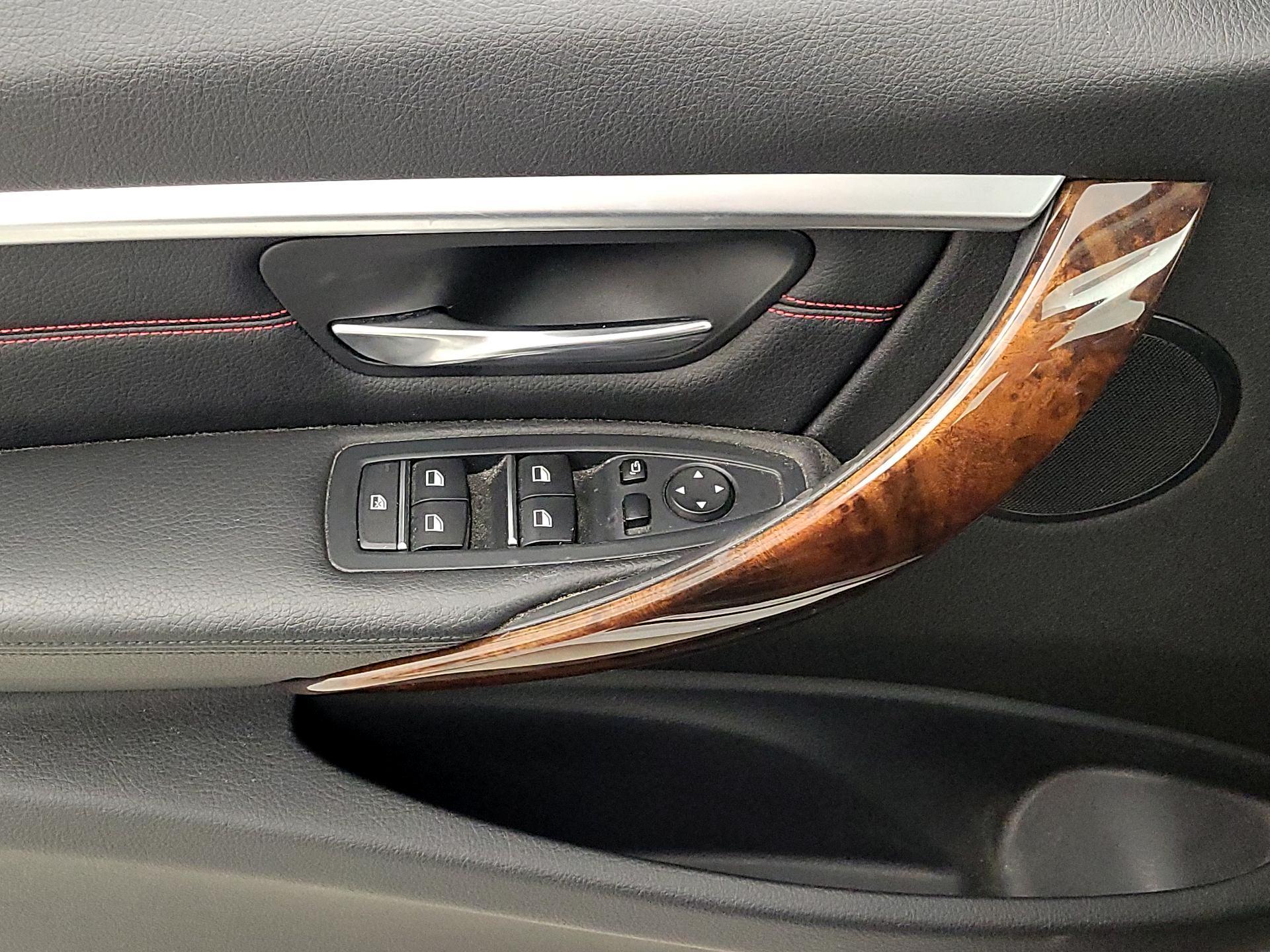 Thumbnail: 2016 BMW 3 Series - 12