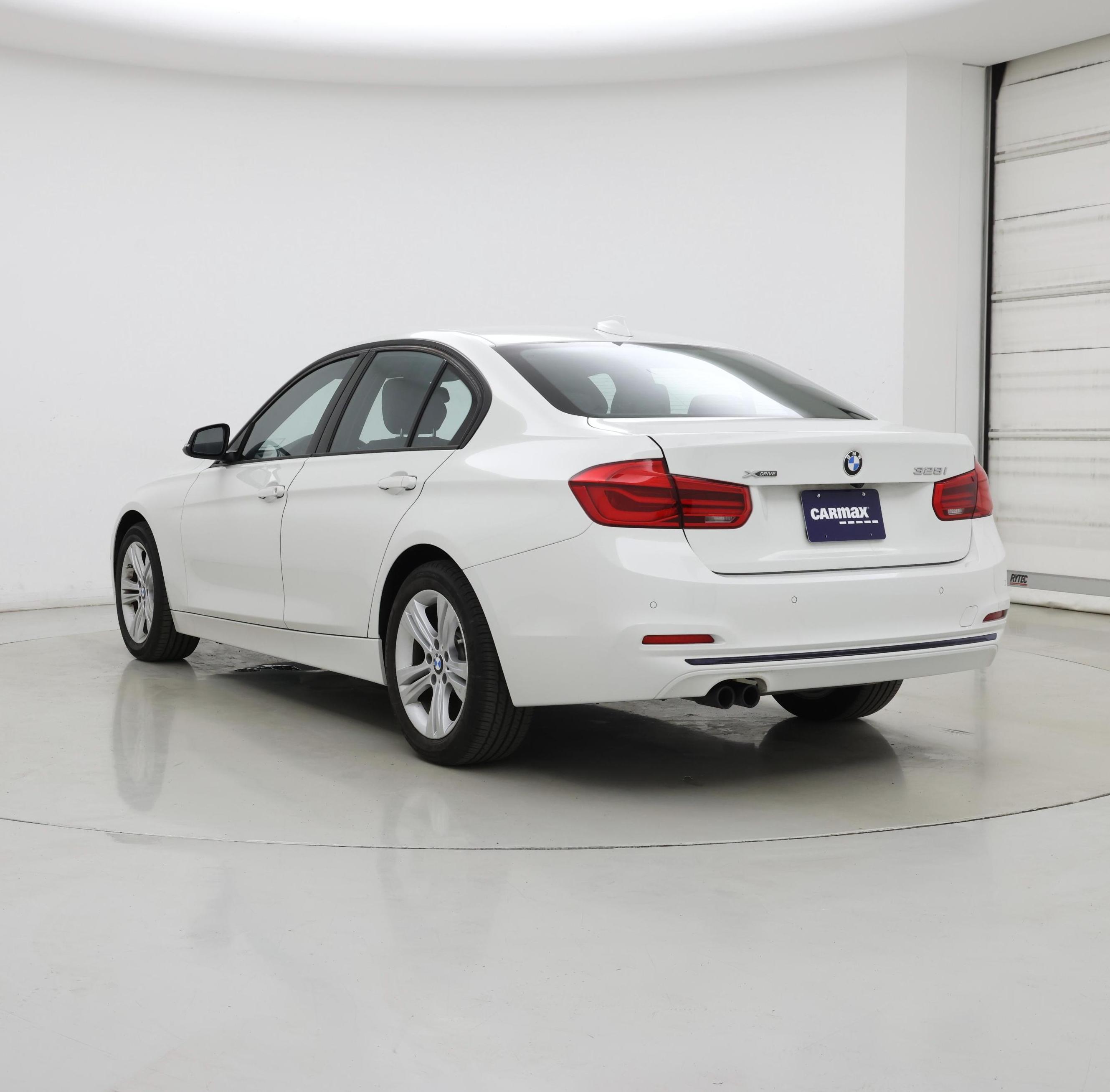 Thumbnail: 2016 BMW 3 Series - 2