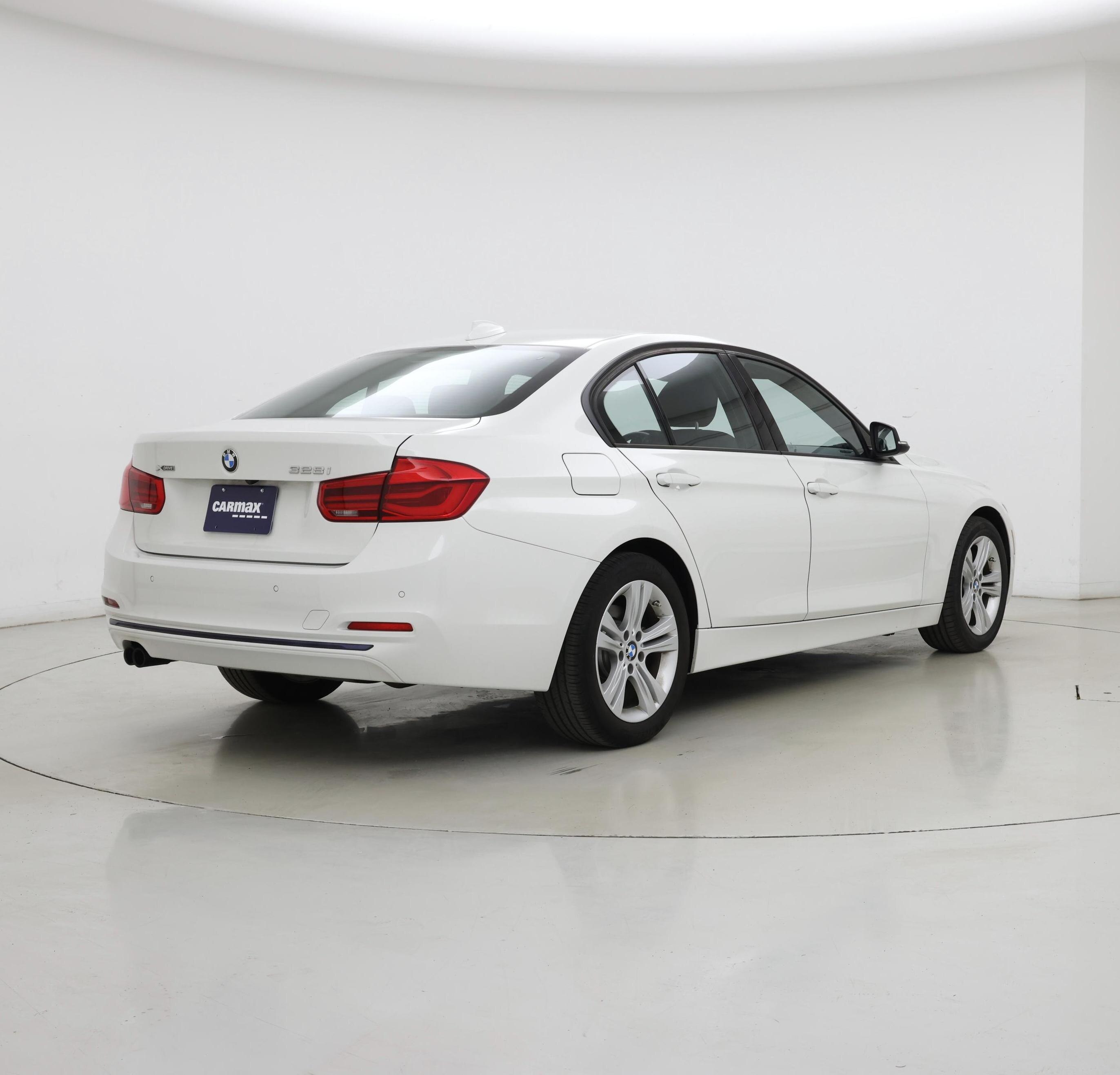 Thumbnail: 2016 BMW 3 Series - 8