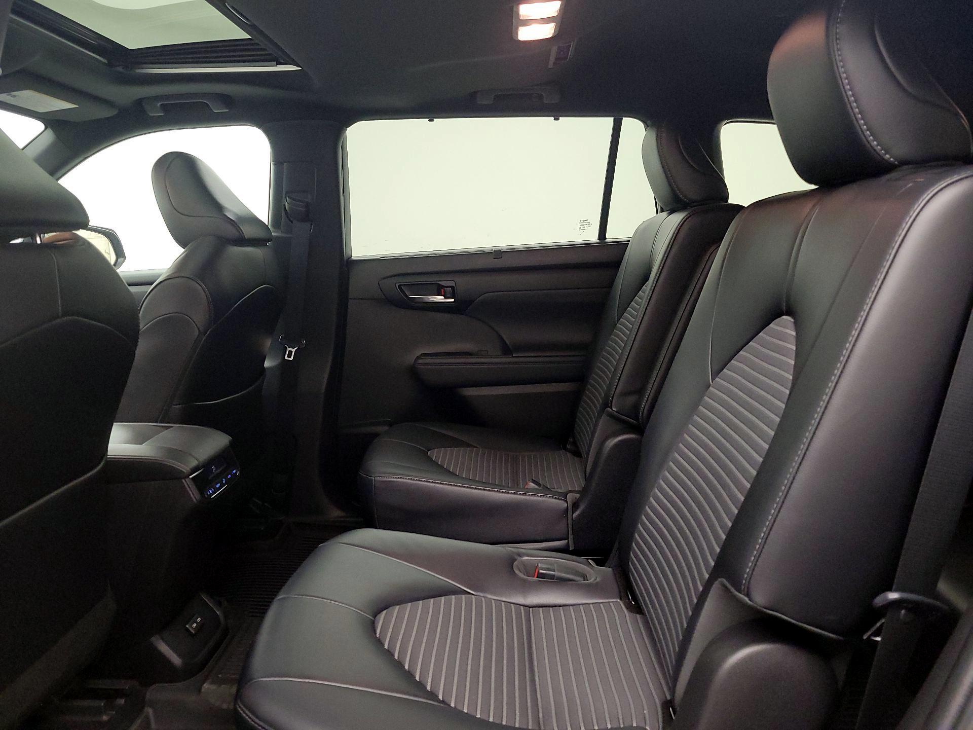 Thumbnail: 2022 Toyota Highlander - 20