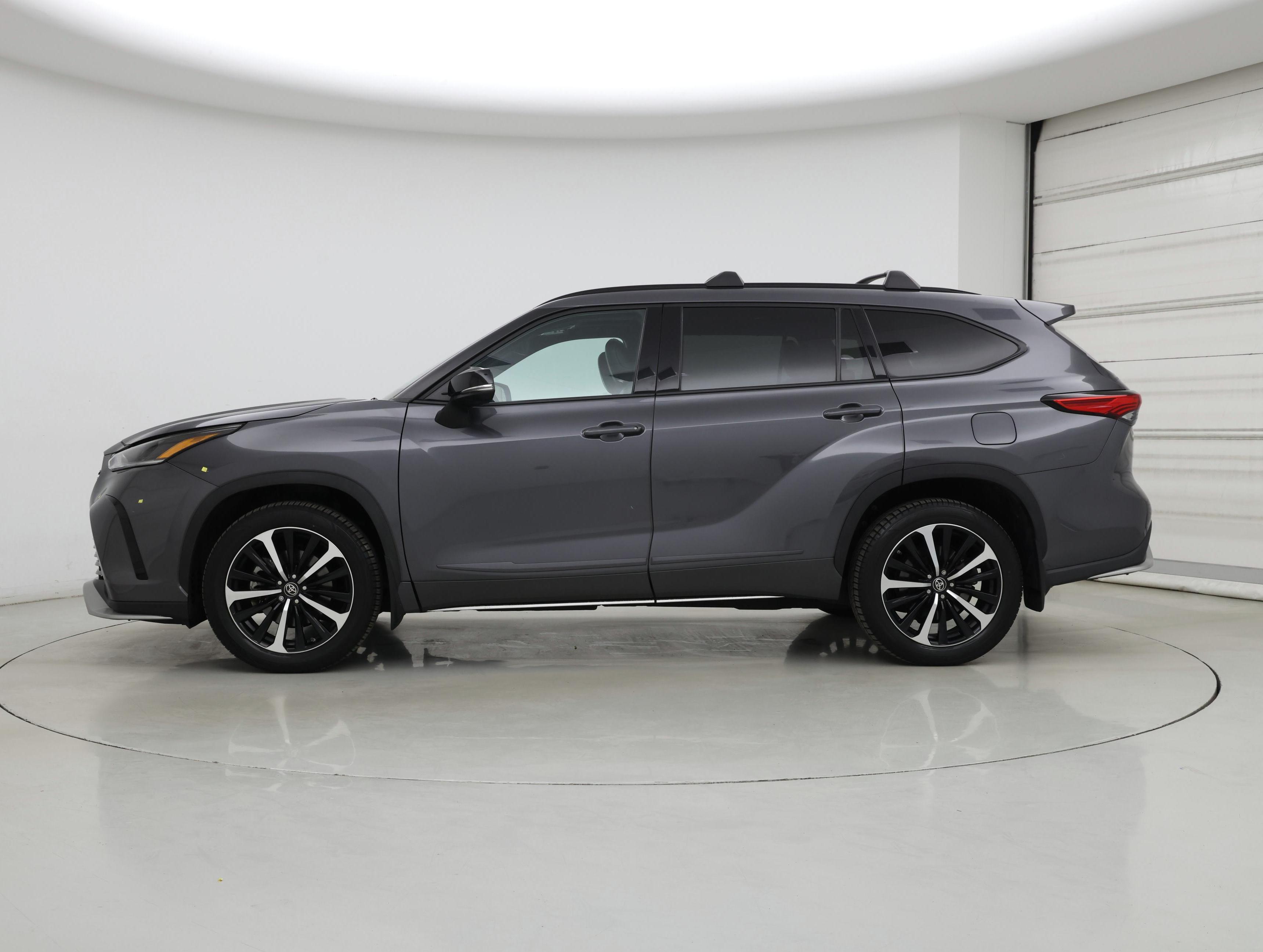Thumbnail: 2022 Toyota Highlander - 3