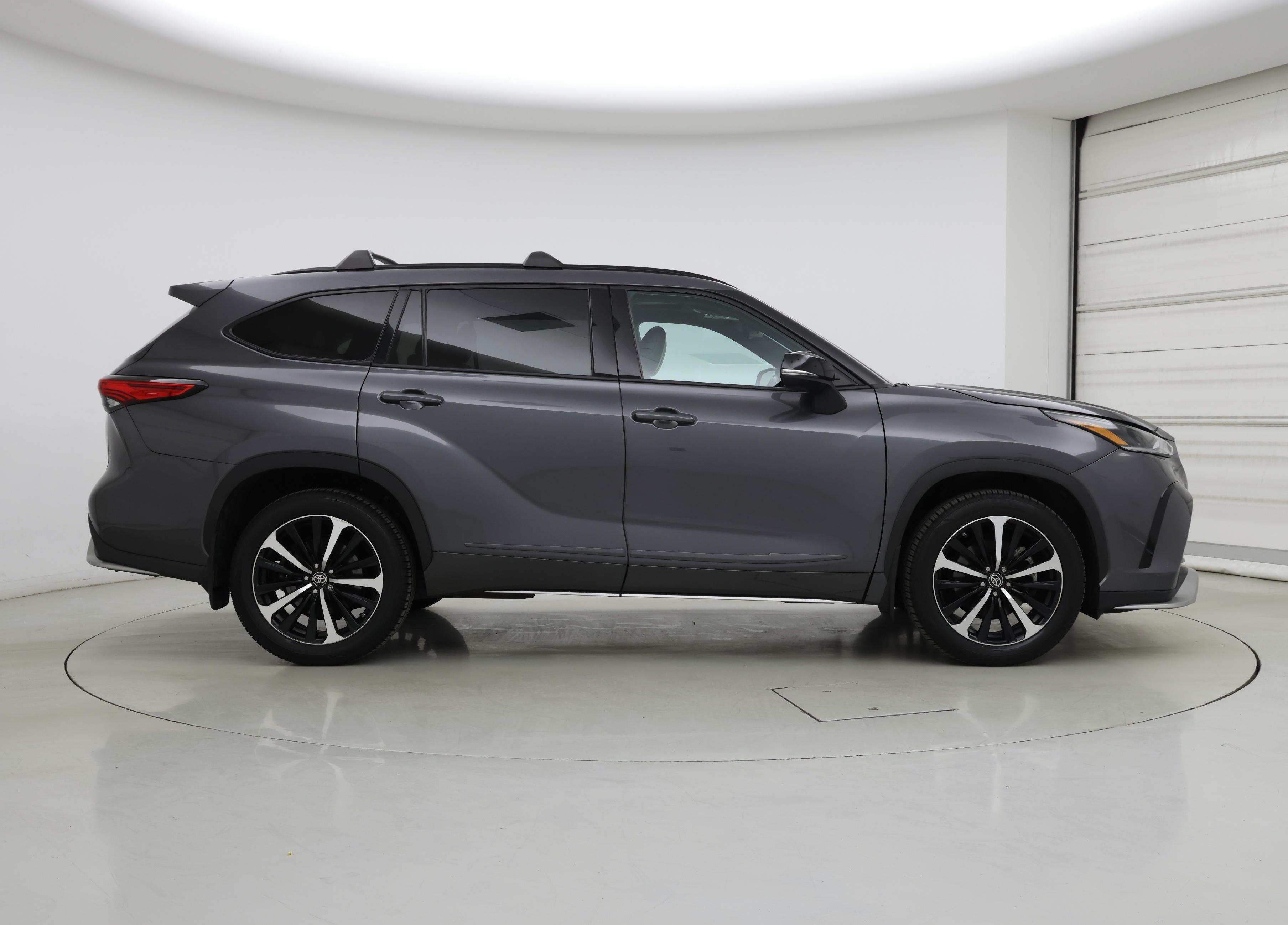Thumbnail: 2022 Toyota Highlander - 7