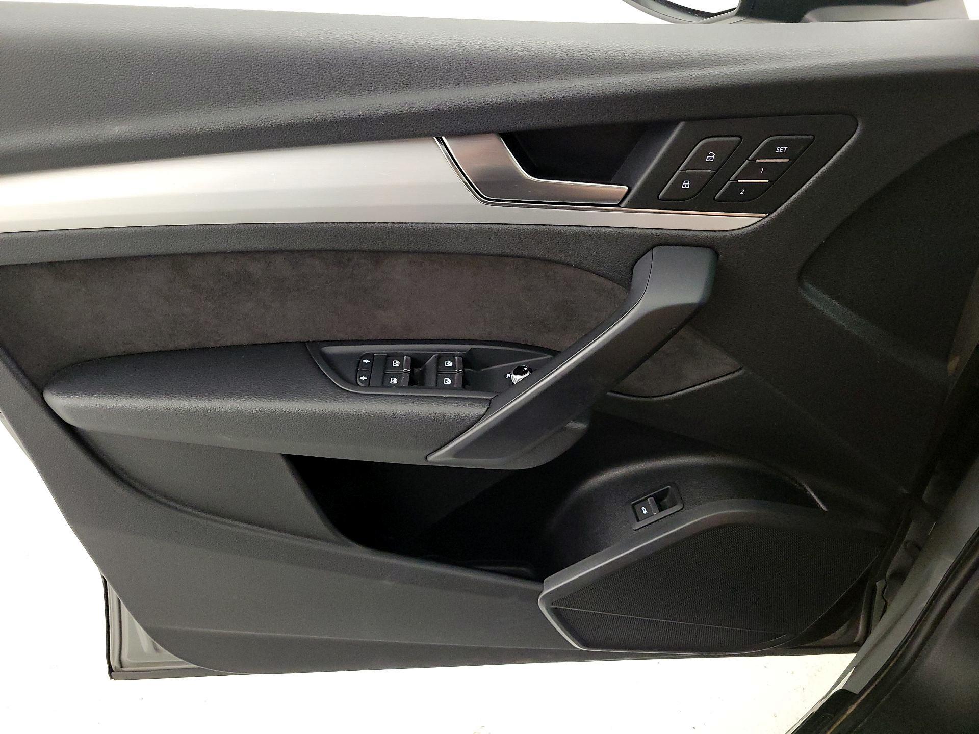 Thumbnail: 2019 Audi SQ5 - 12