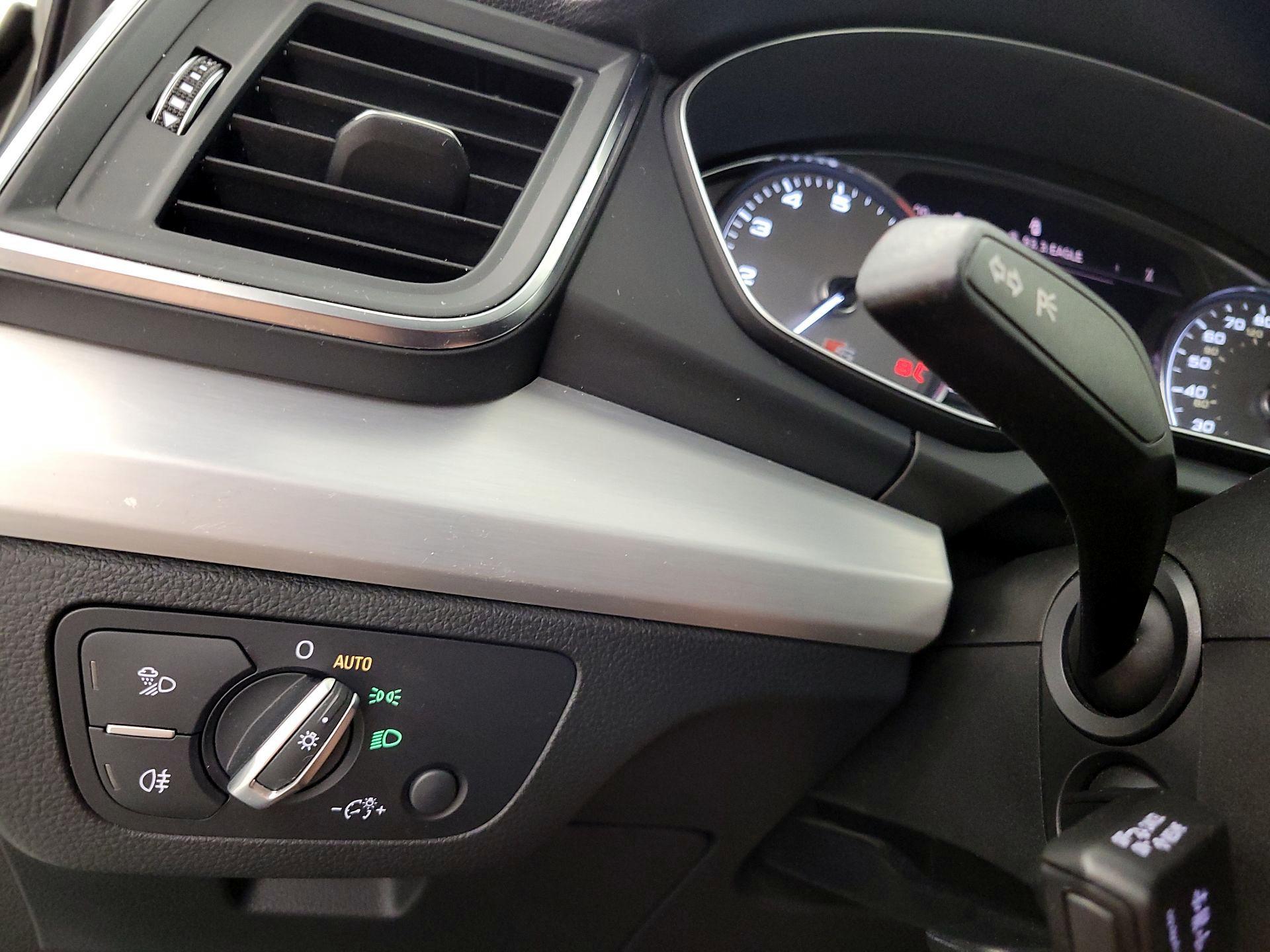 Thumbnail: 2019 Audi SQ5 - 13