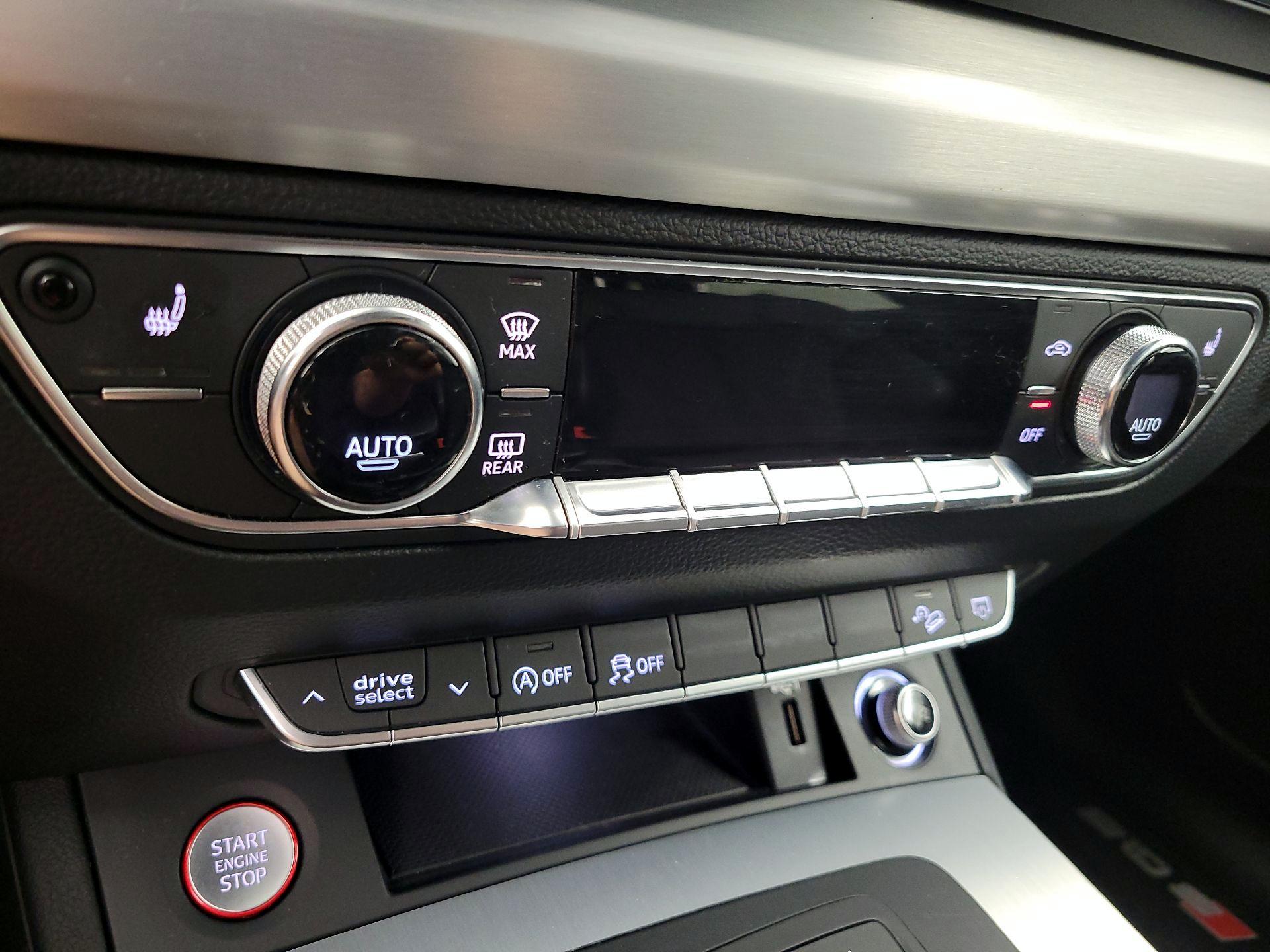 Thumbnail: 2019 Audi SQ5 - 16