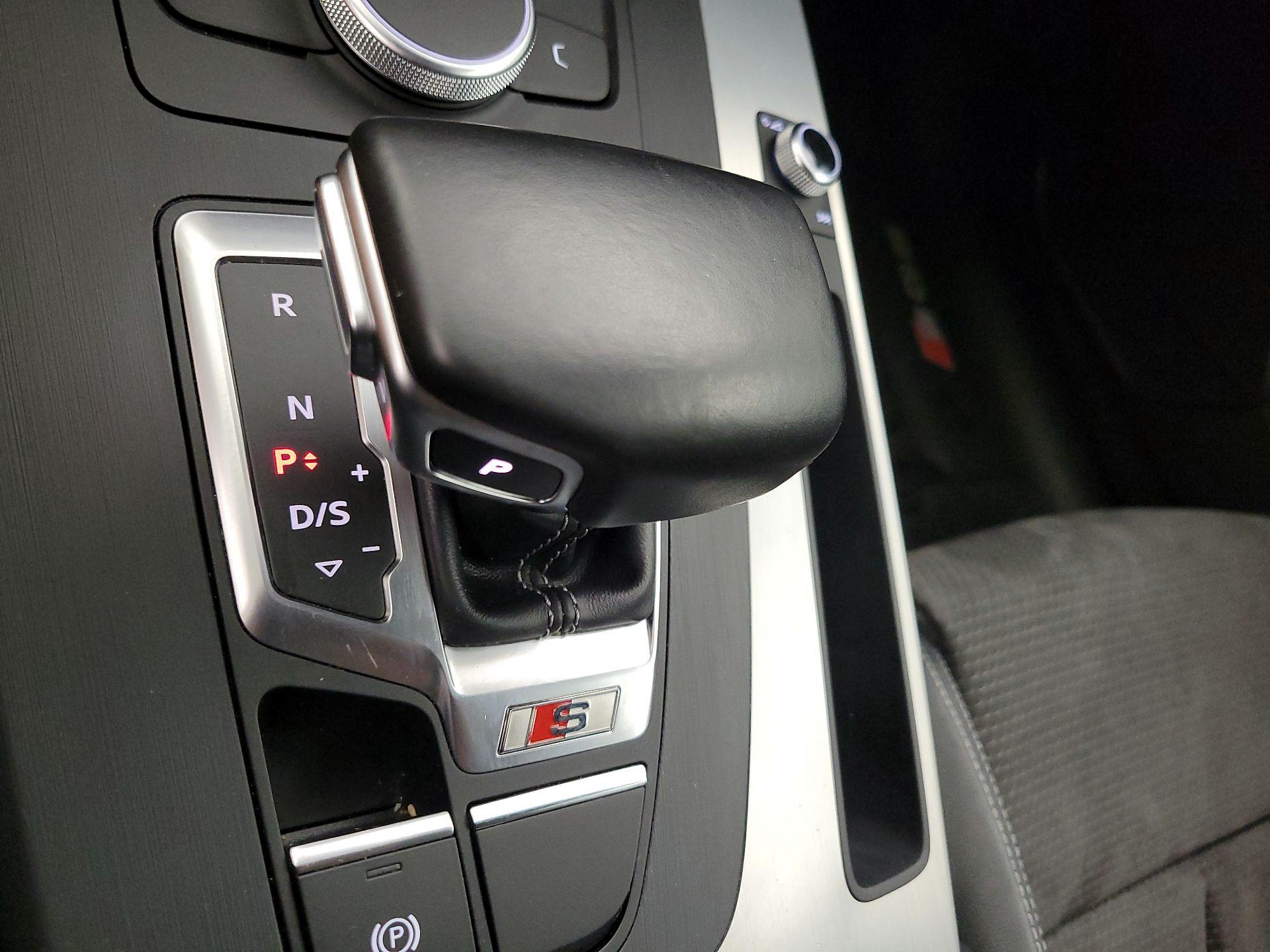 Thumbnail: 2019 Audi SQ5 - 17