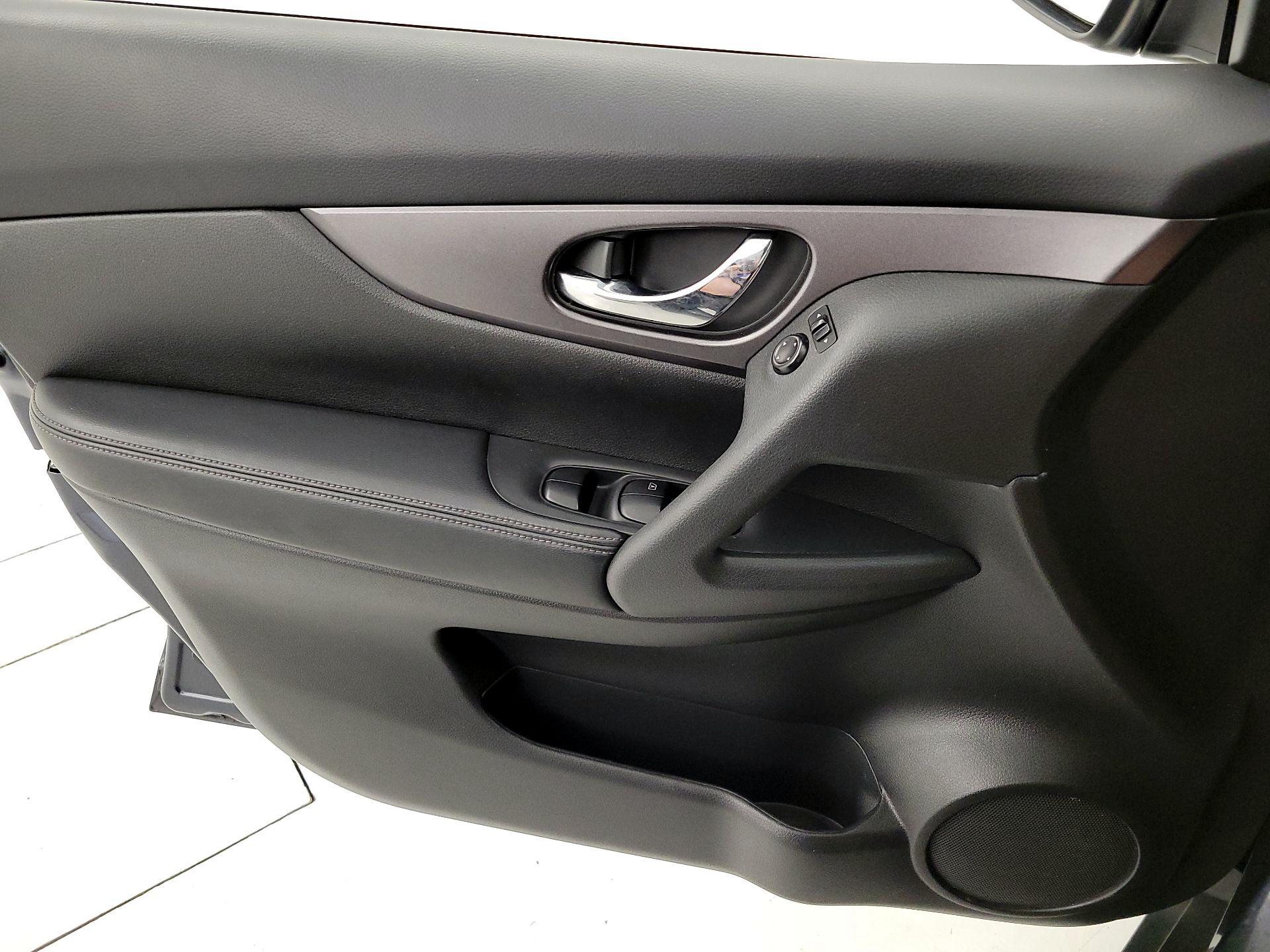 Thumbnail: 2016 Nissan Rogue - 12