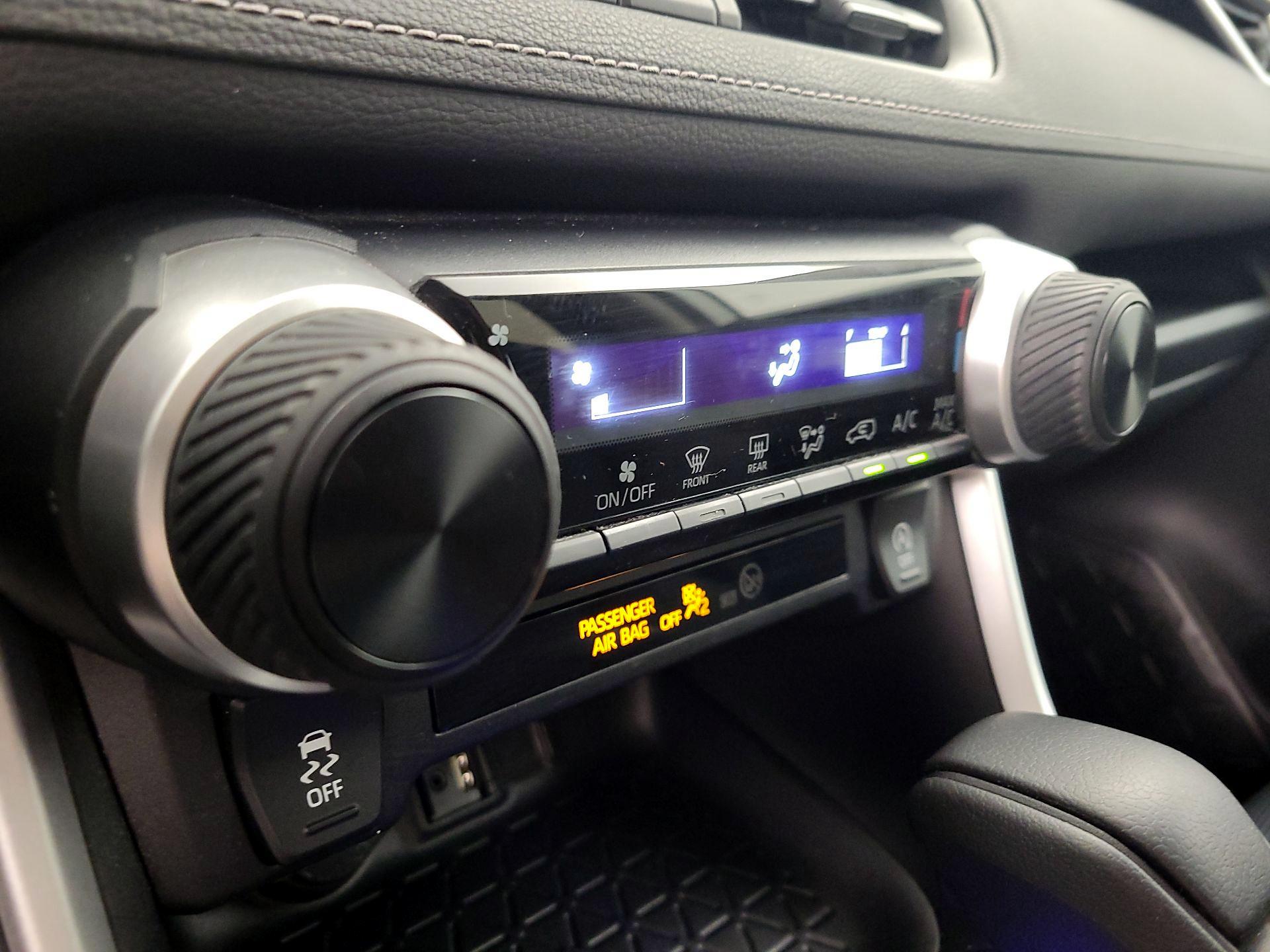 Thumbnail: 2019 Toyota RAV4 - 16