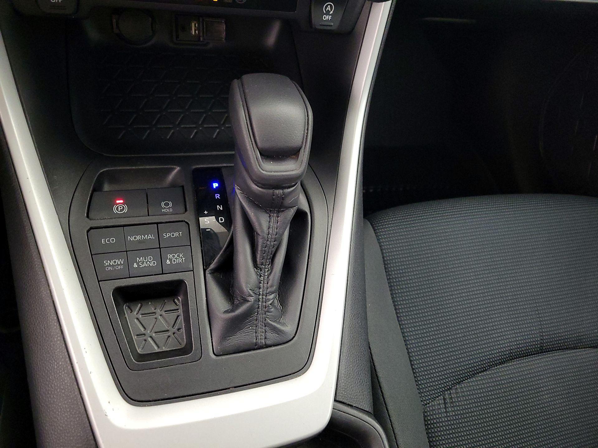 Thumbnail: 2019 Toyota RAV4 - 17