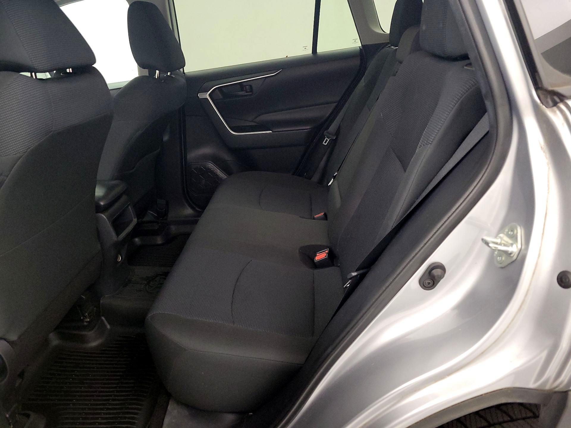 Thumbnail: 2019 Toyota RAV4 - 19