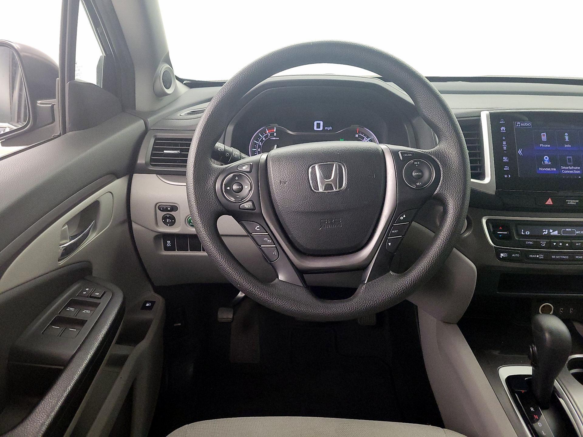 Thumbnail: 2017 Honda Pilot - 10