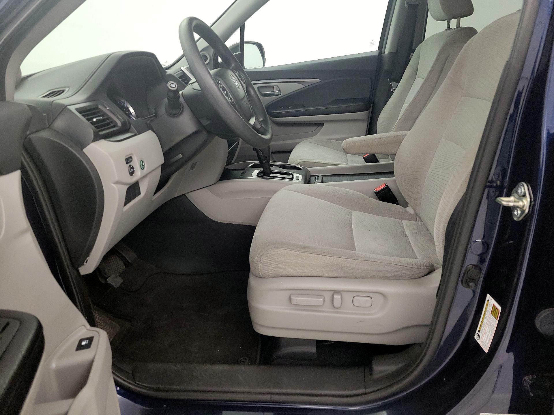 Thumbnail: 2017 Honda Pilot - 11