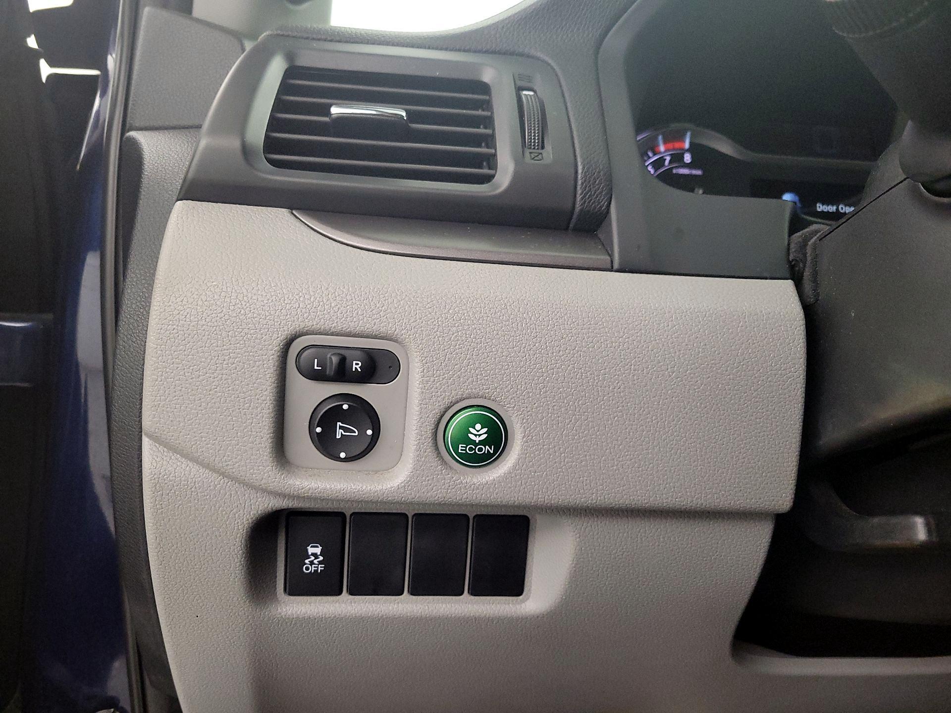 Thumbnail: 2017 Honda Pilot - 13