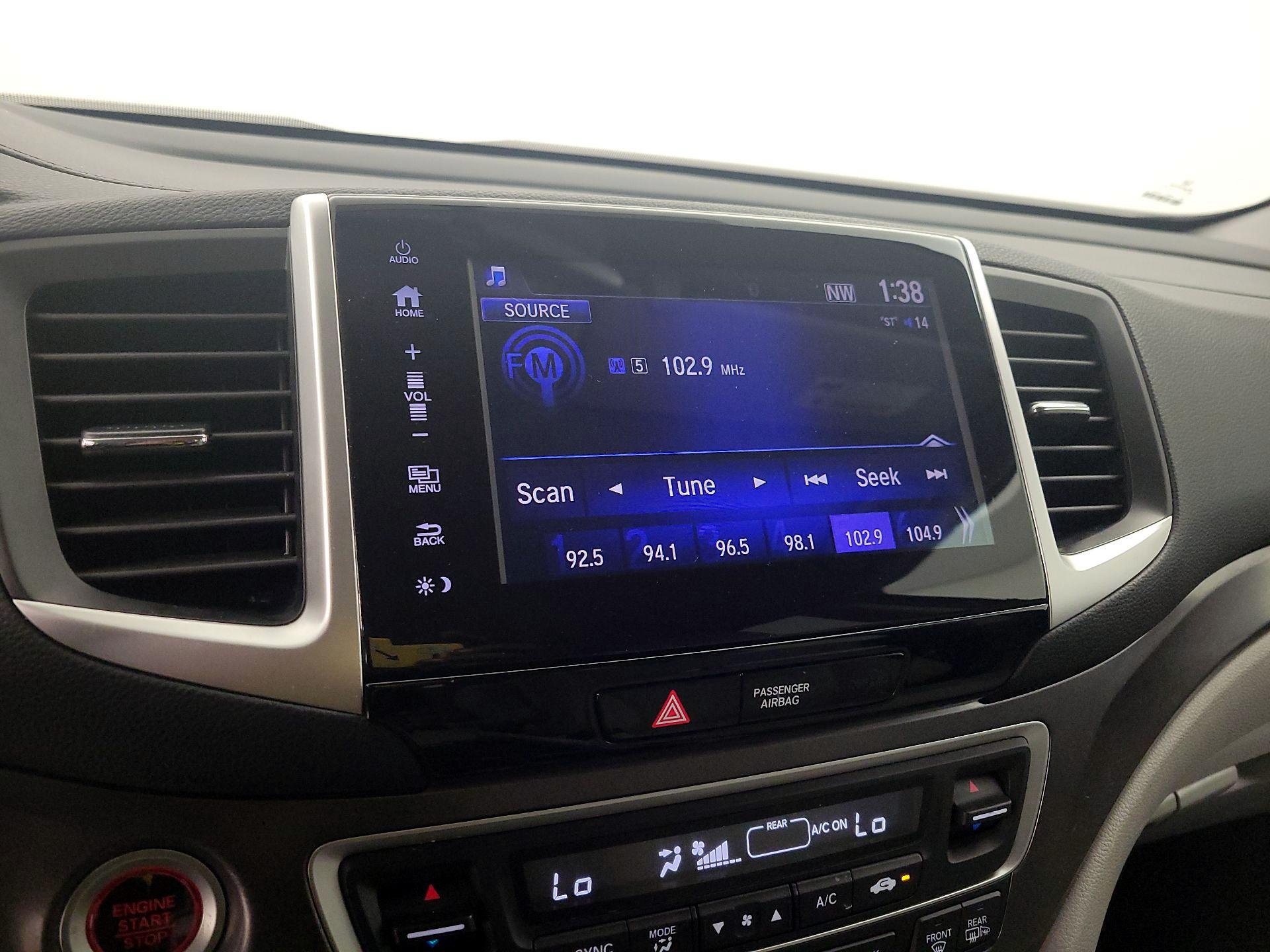 Thumbnail: 2017 Honda Pilot - 15