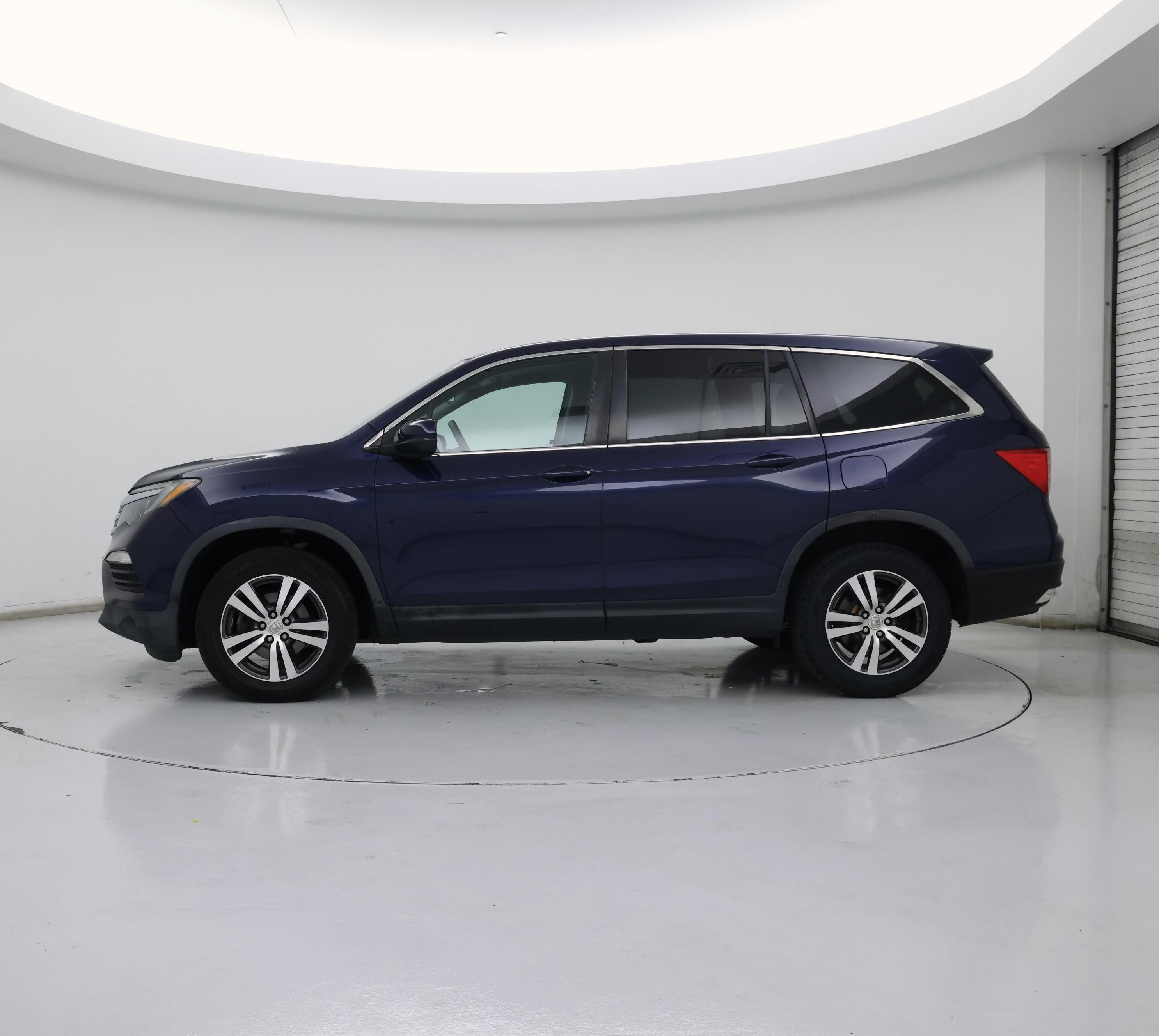 Thumbnail: 2017 Honda Pilot - 3