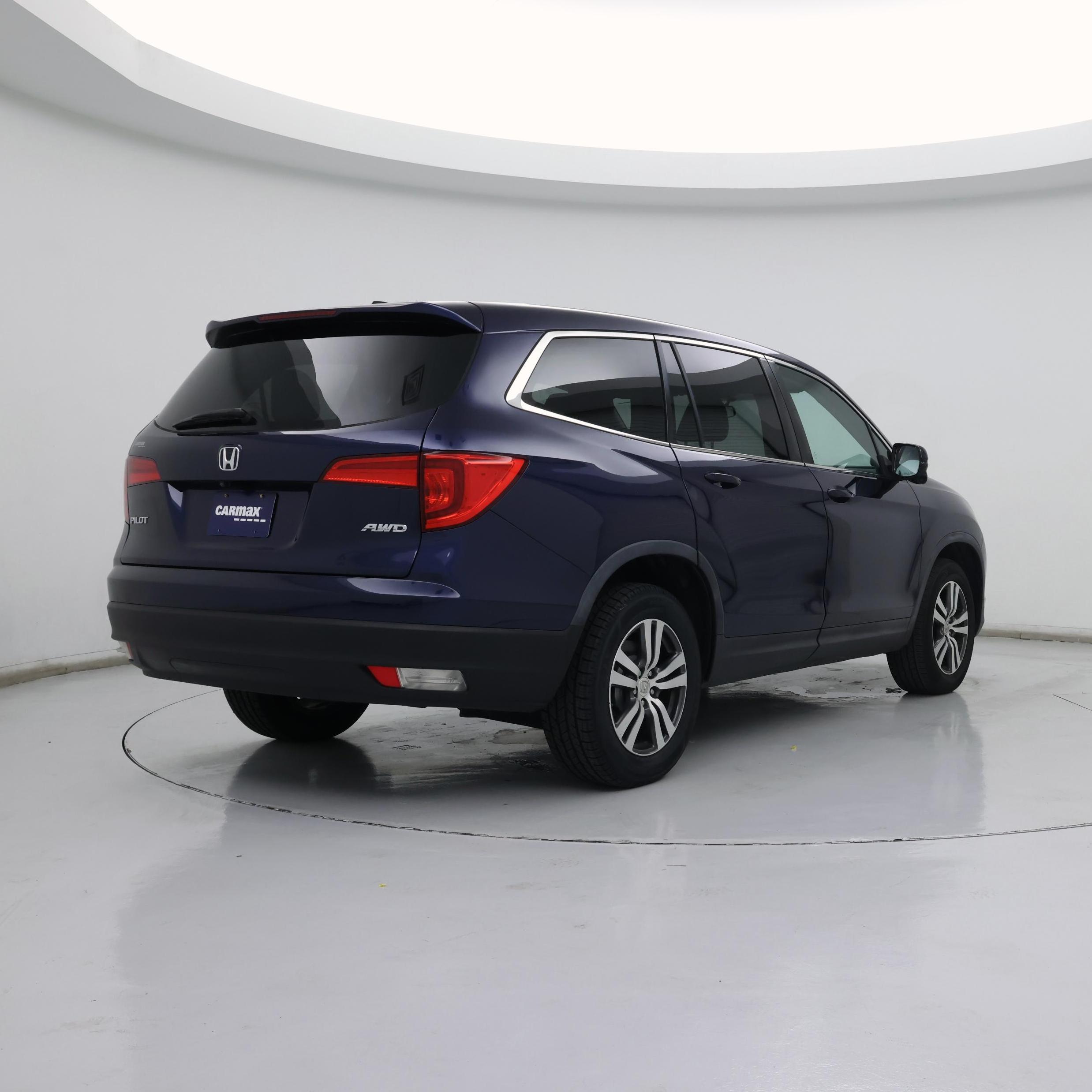 Thumbnail: 2017 Honda Pilot - 8