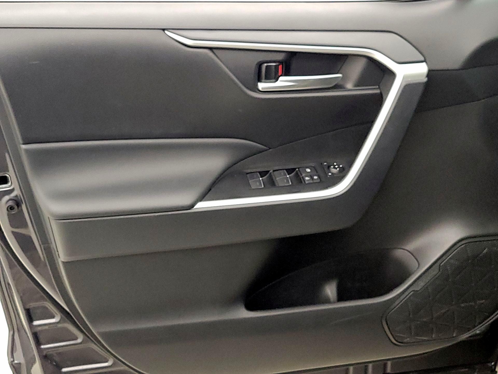 Thumbnail: 2025 Toyota RAV4 - 12