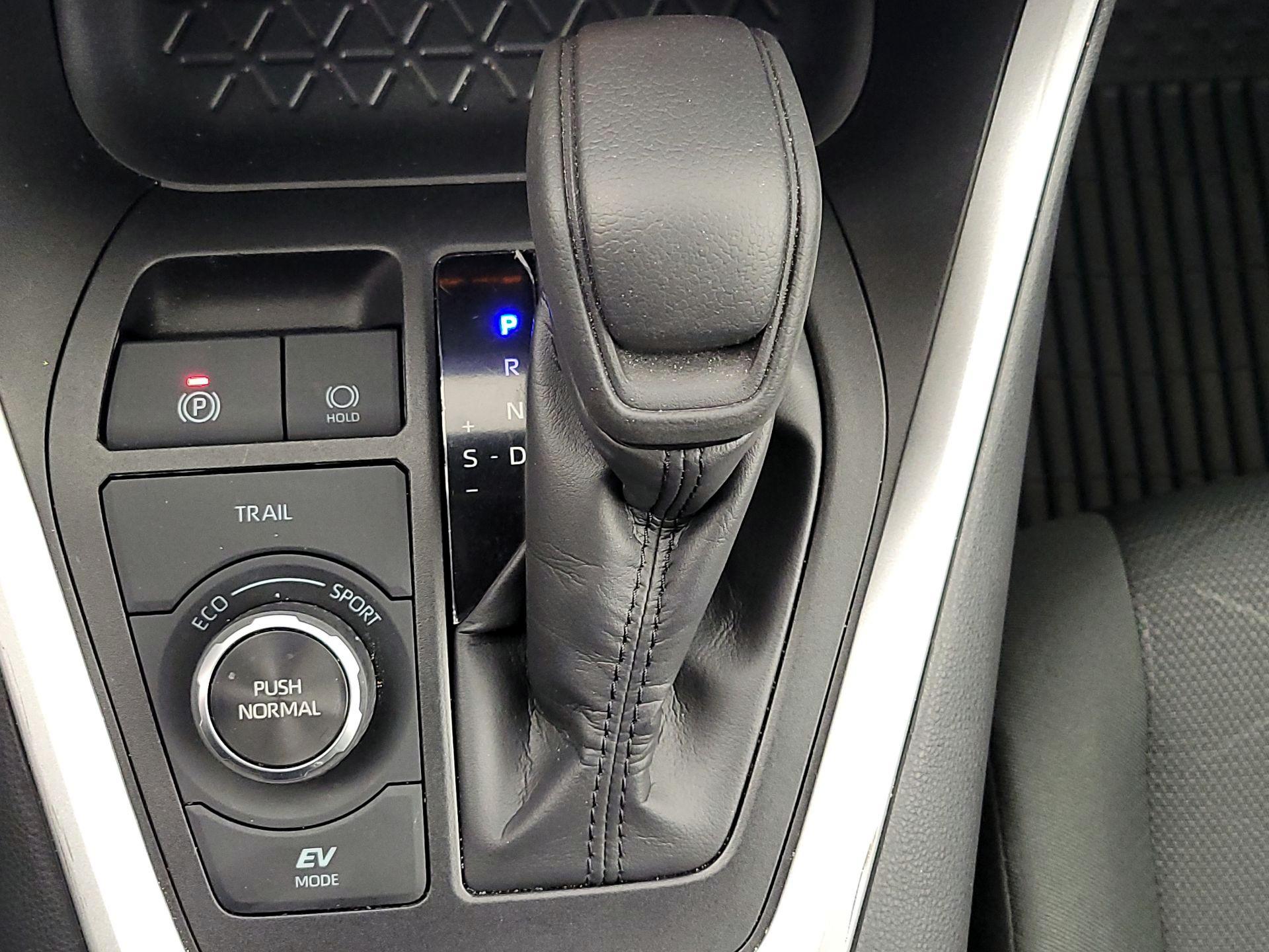 Thumbnail: 2025 Toyota RAV4 - 17