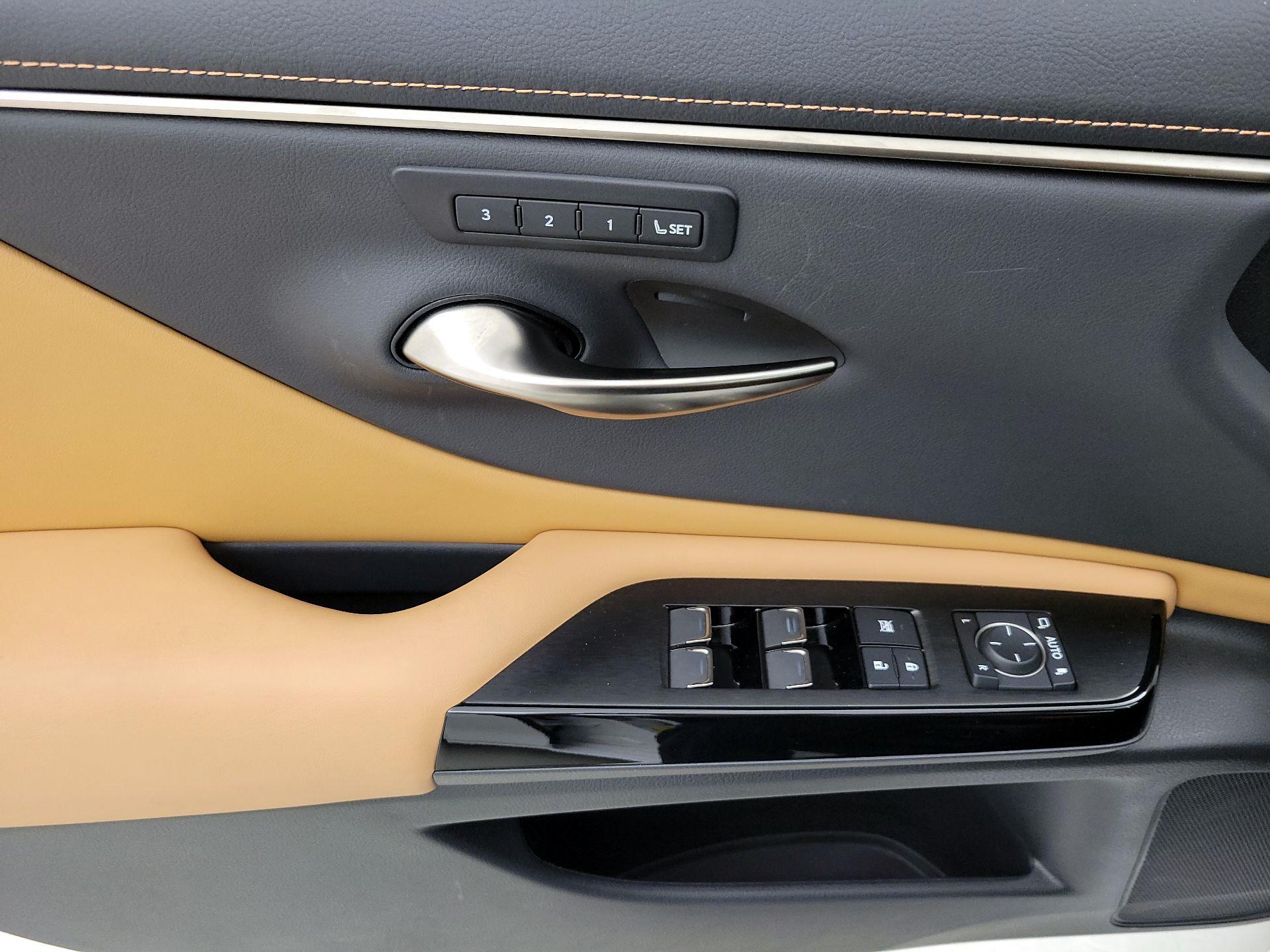 Thumbnail: 2023 Lexus ES - 12