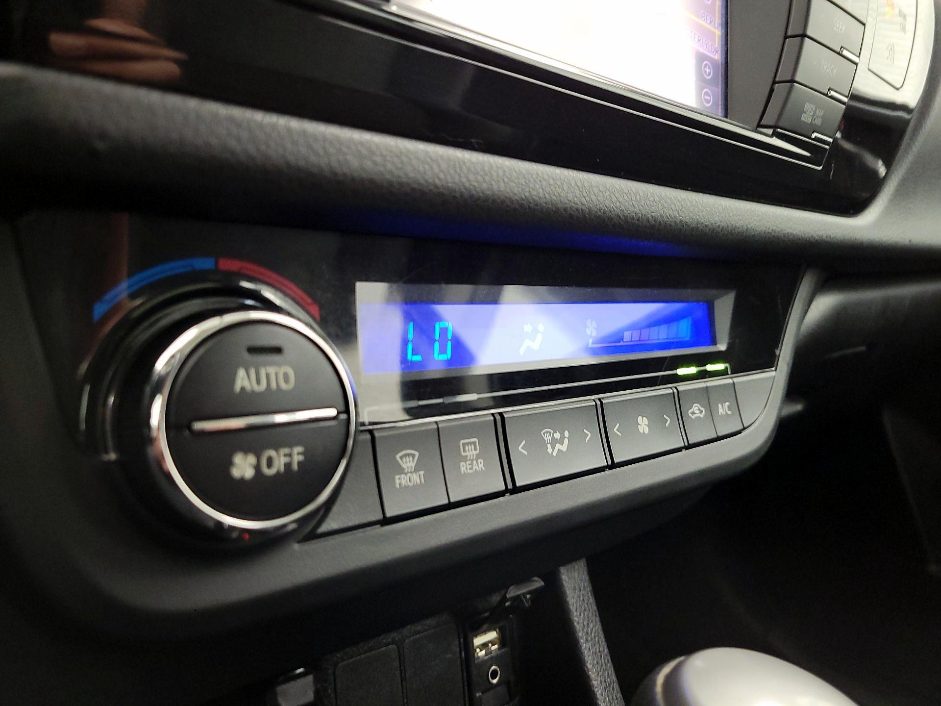 Thumbnail: 2014 Toyota Corolla - 17