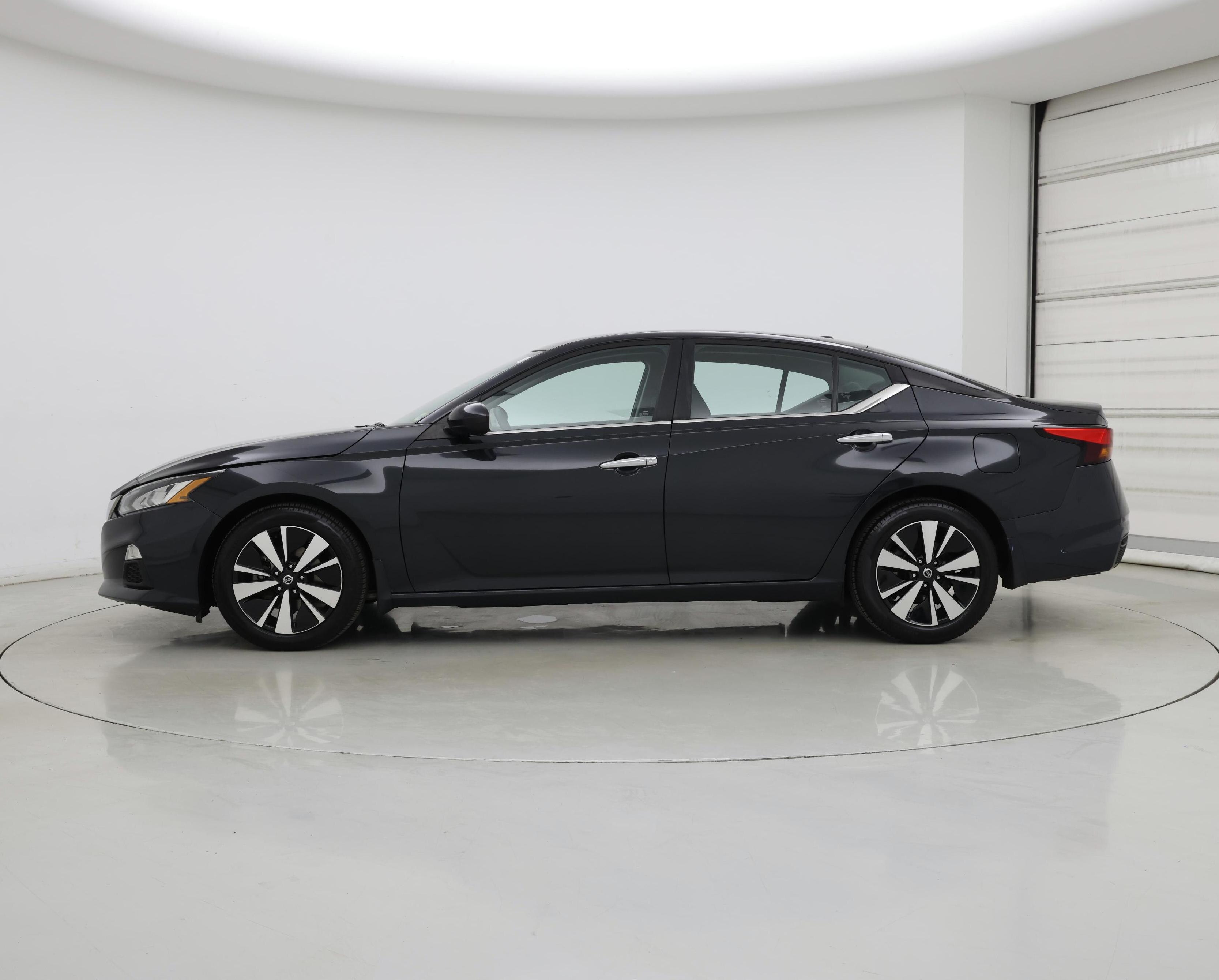 Thumbnail: 2022 Nissan Altima - 3