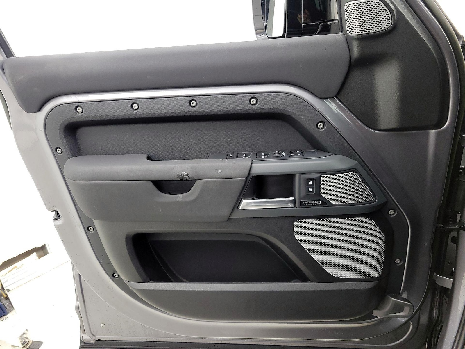 2023 Land Rover Defender X-Dynamic SE - Photo 13