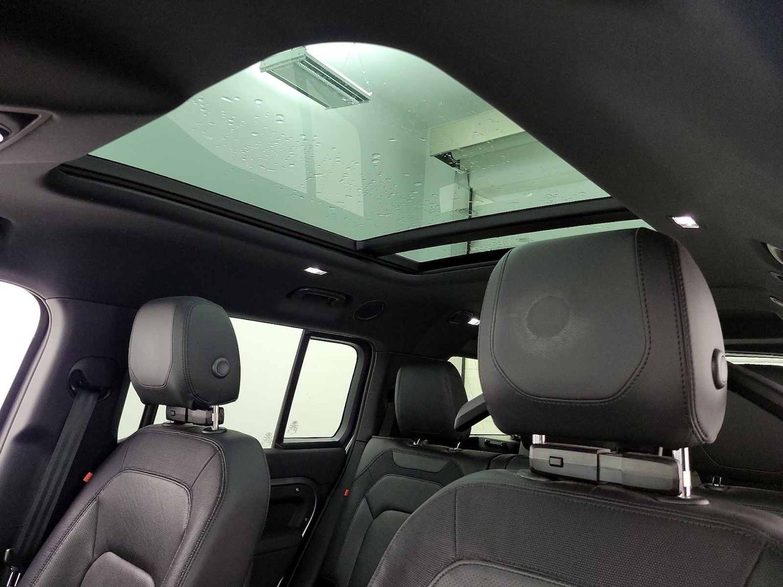 2023 Land Rover Defender X-Dynamic SE - Photo 21