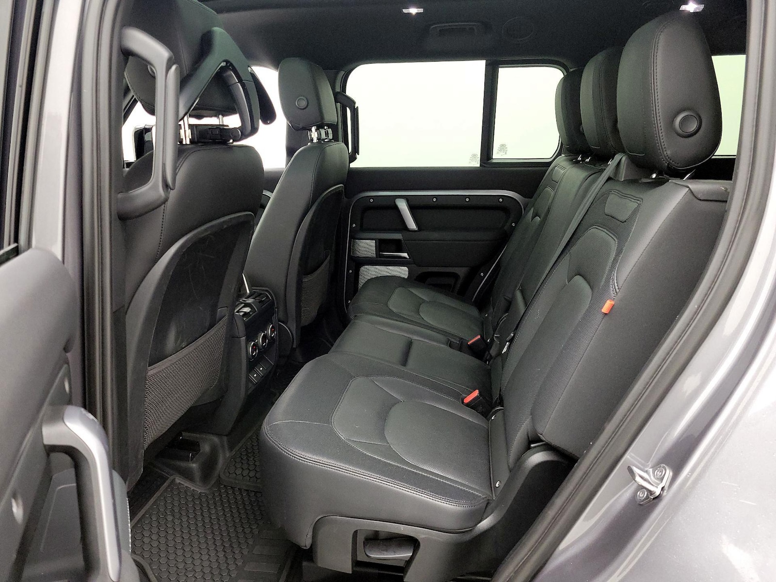 2023 Land Rover Defender X-Dynamic SE - Photo 22