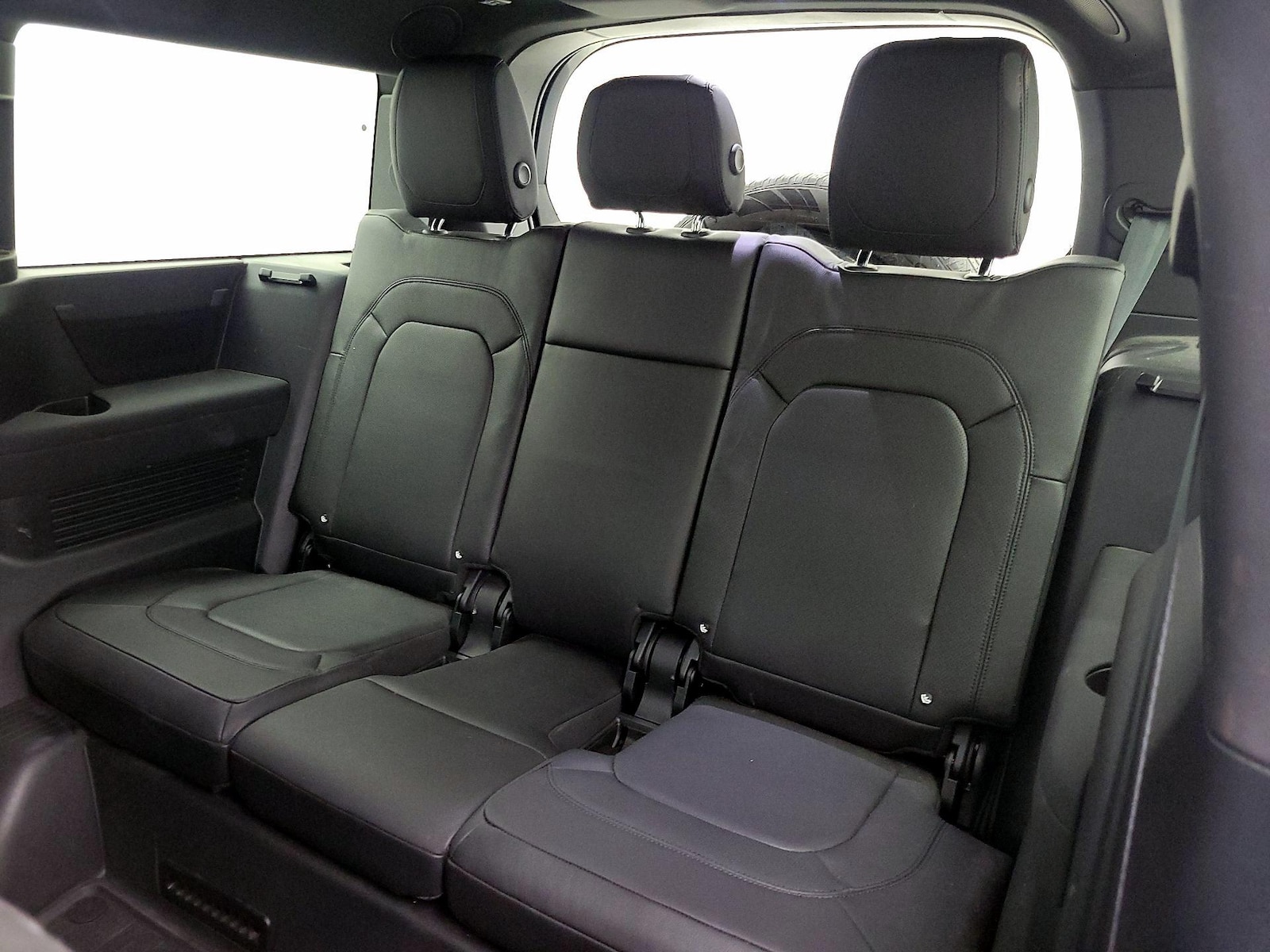 2023 Land Rover Defender X-Dynamic SE - Photo 23