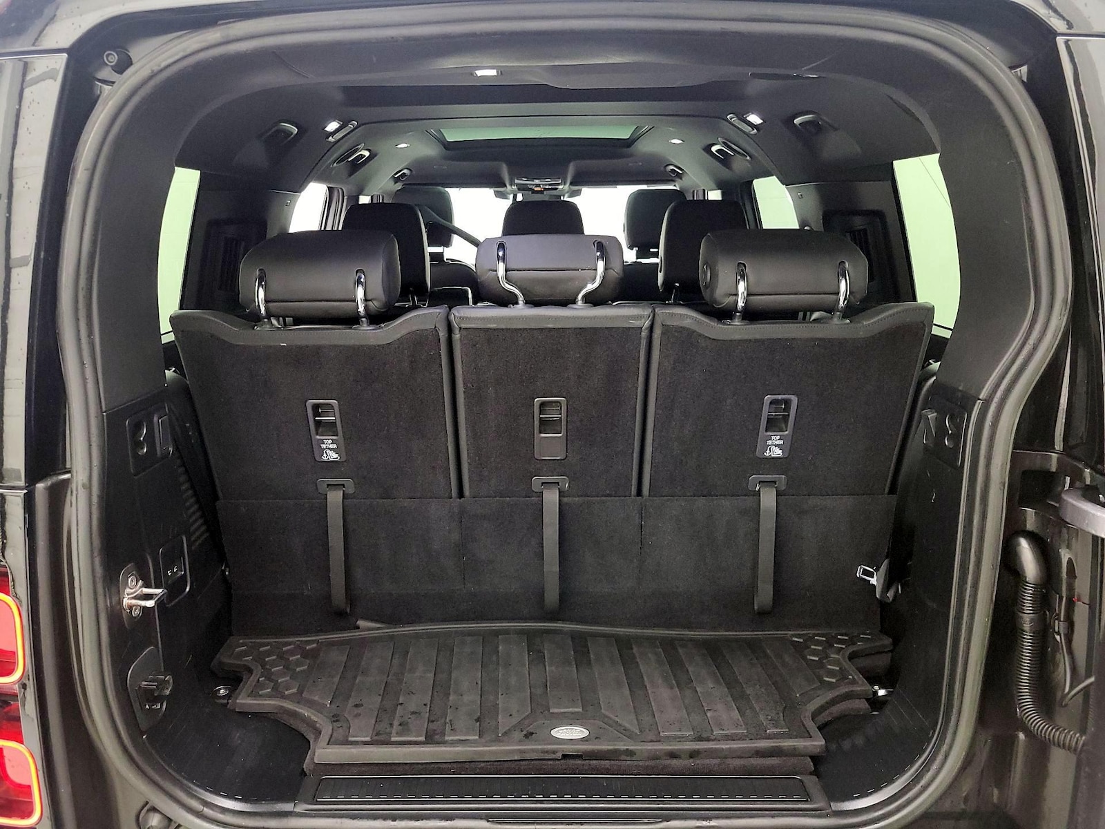 2023 Land Rover Defender X-Dynamic SE - Photo 24