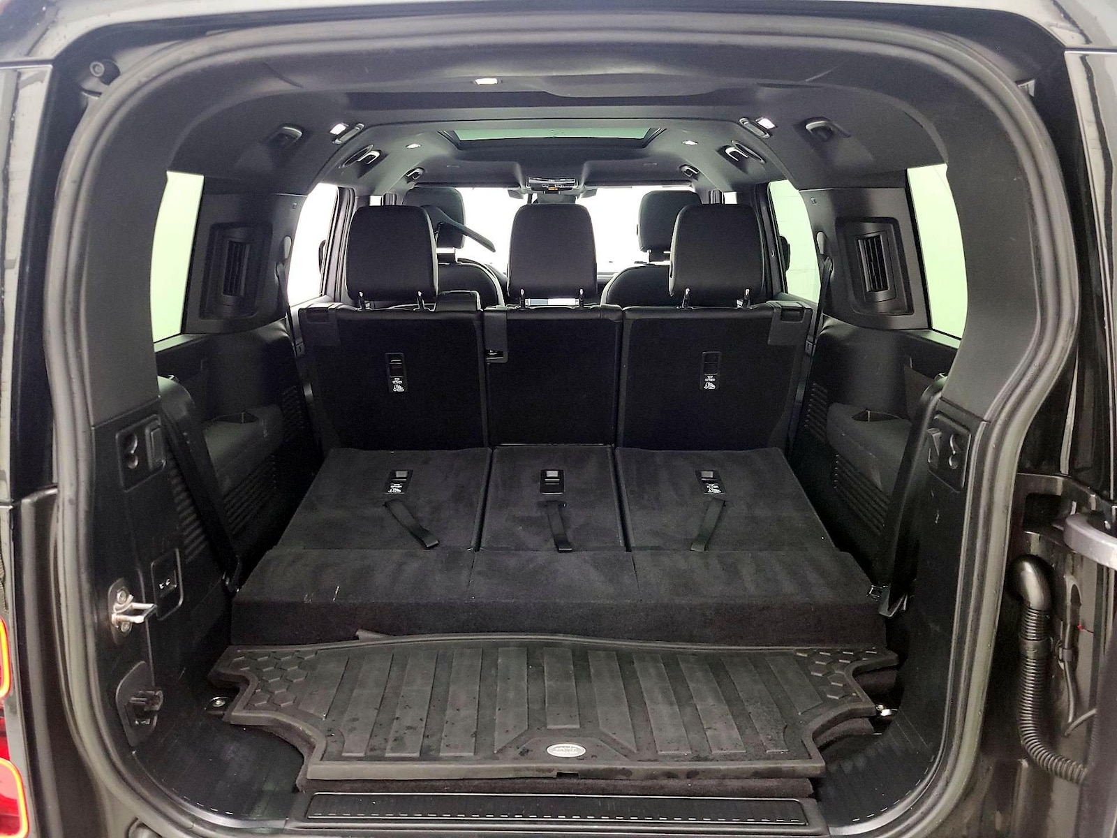 2023 Land Rover Defender X-Dynamic SE - Photo 25