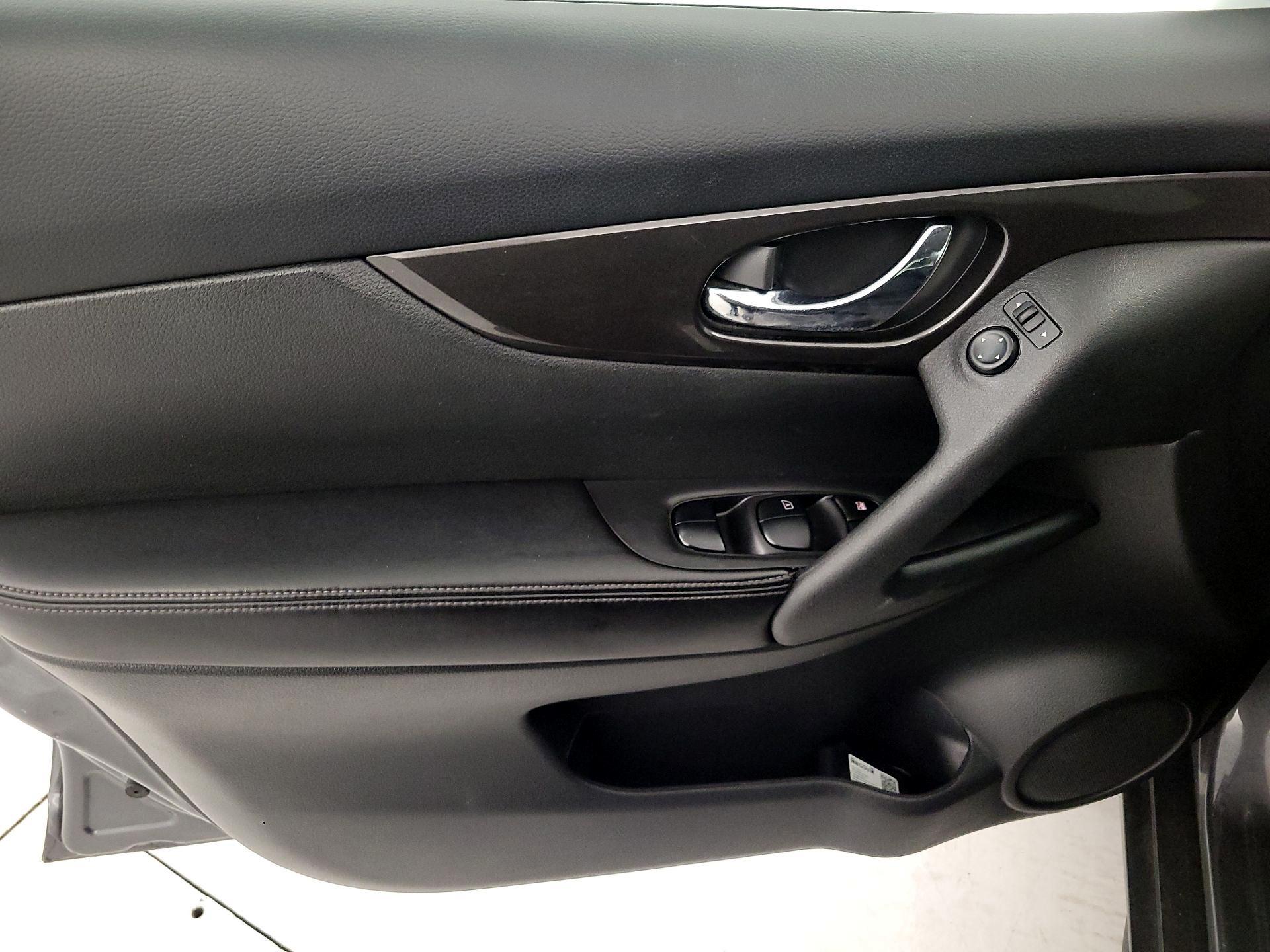 Thumbnail: 2019 Nissan Rogue - 12