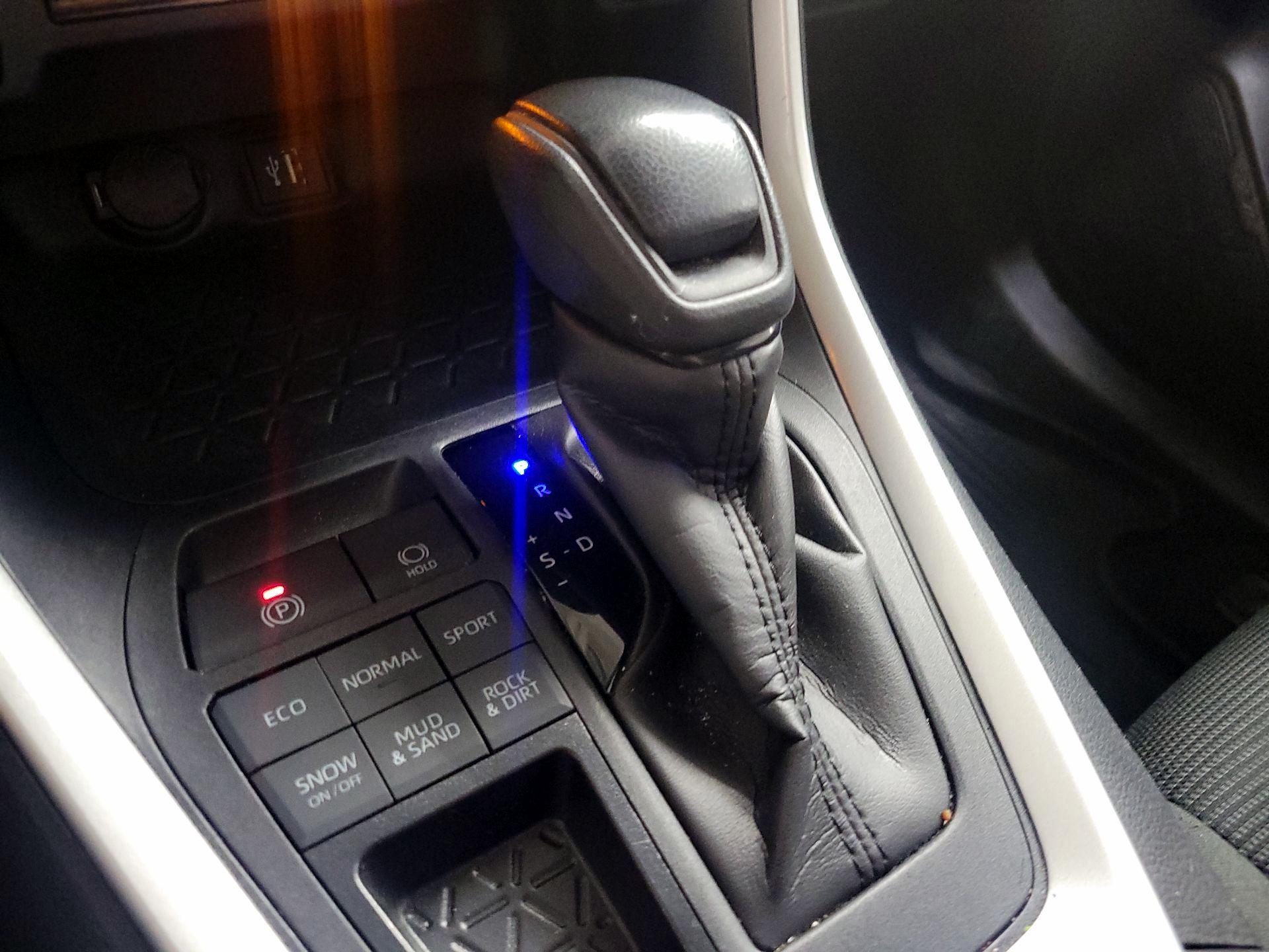 Thumbnail: 2023 Toyota RAV4 - 17