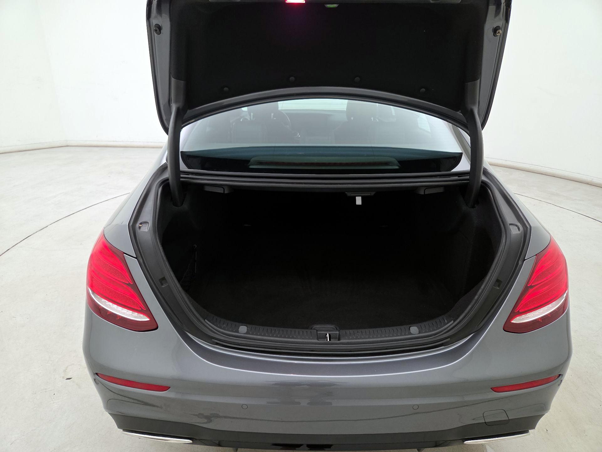 Thumbnail: 2020 Mercedes-Benz E-Class - 19