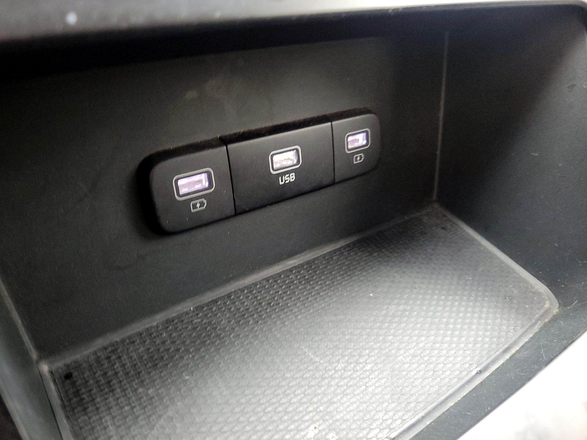 Thumbnail: 2024 Kia Carnival - 18