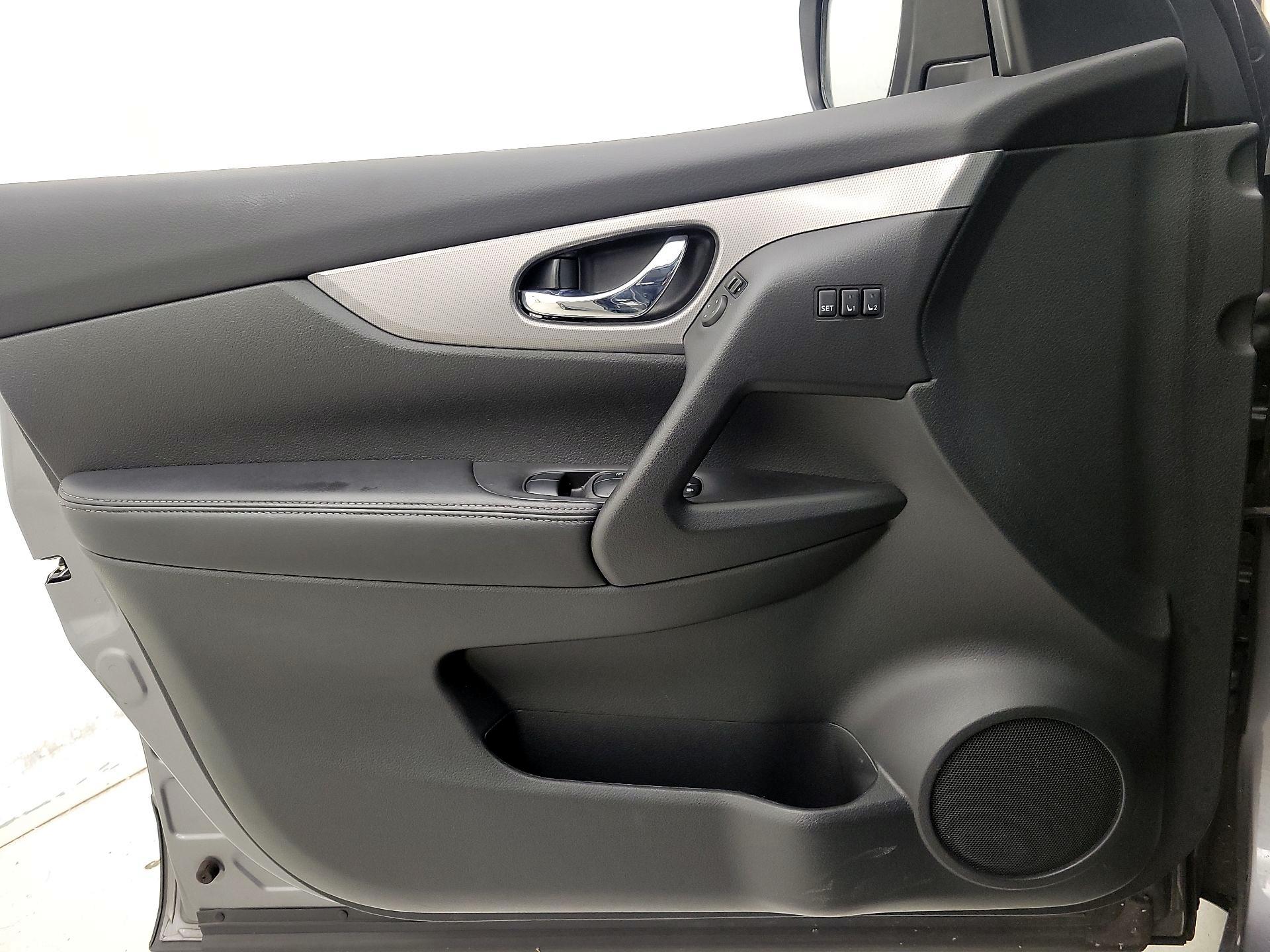 Thumbnail: 2020 Nissan Rogue Sport - 12