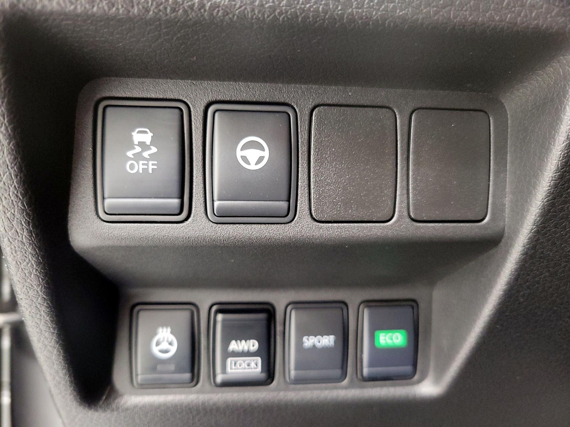 Thumbnail: 2020 Nissan Rogue Sport - 13