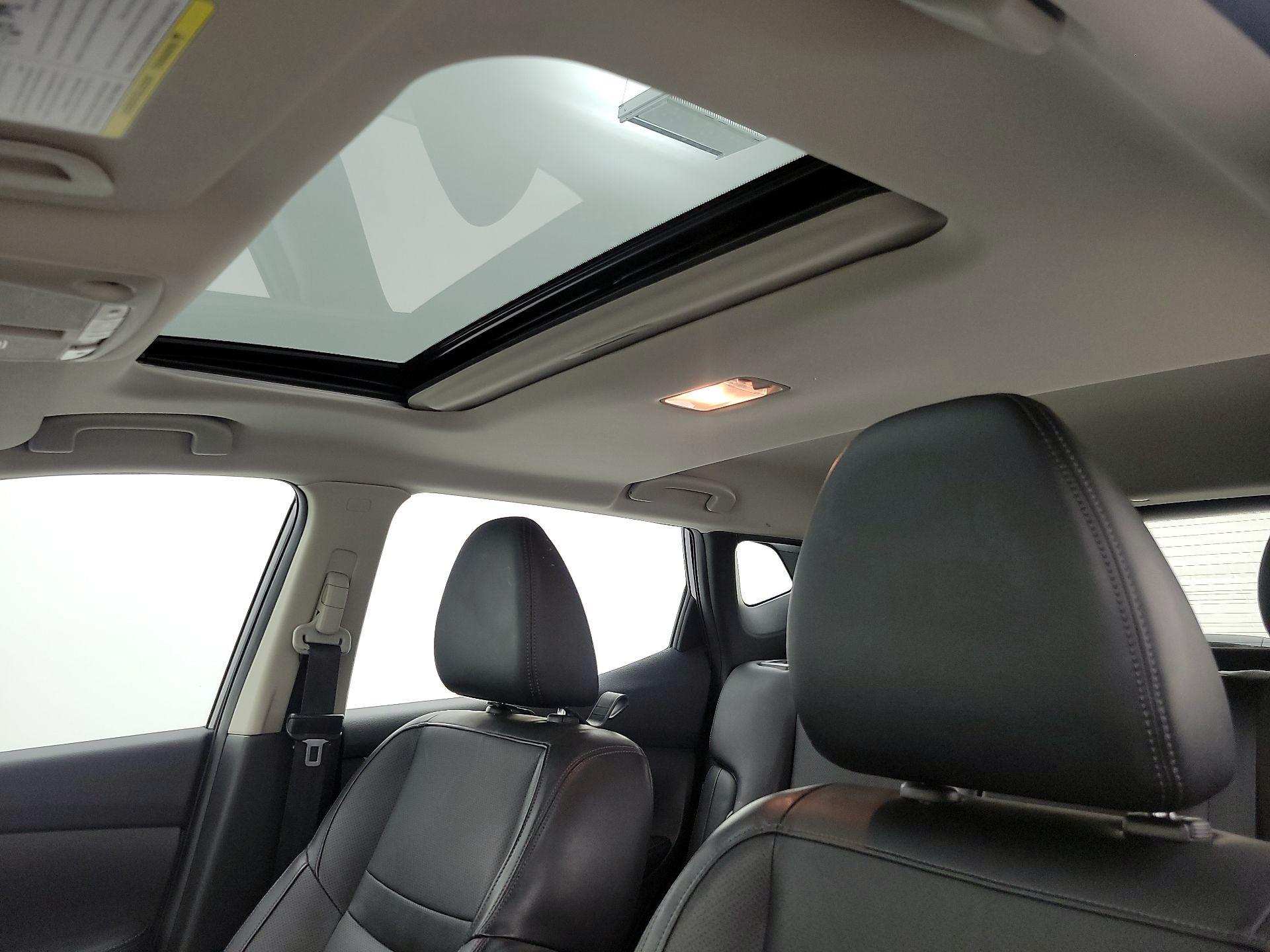 Thumbnail: 2020 Nissan Rogue Sport - 20