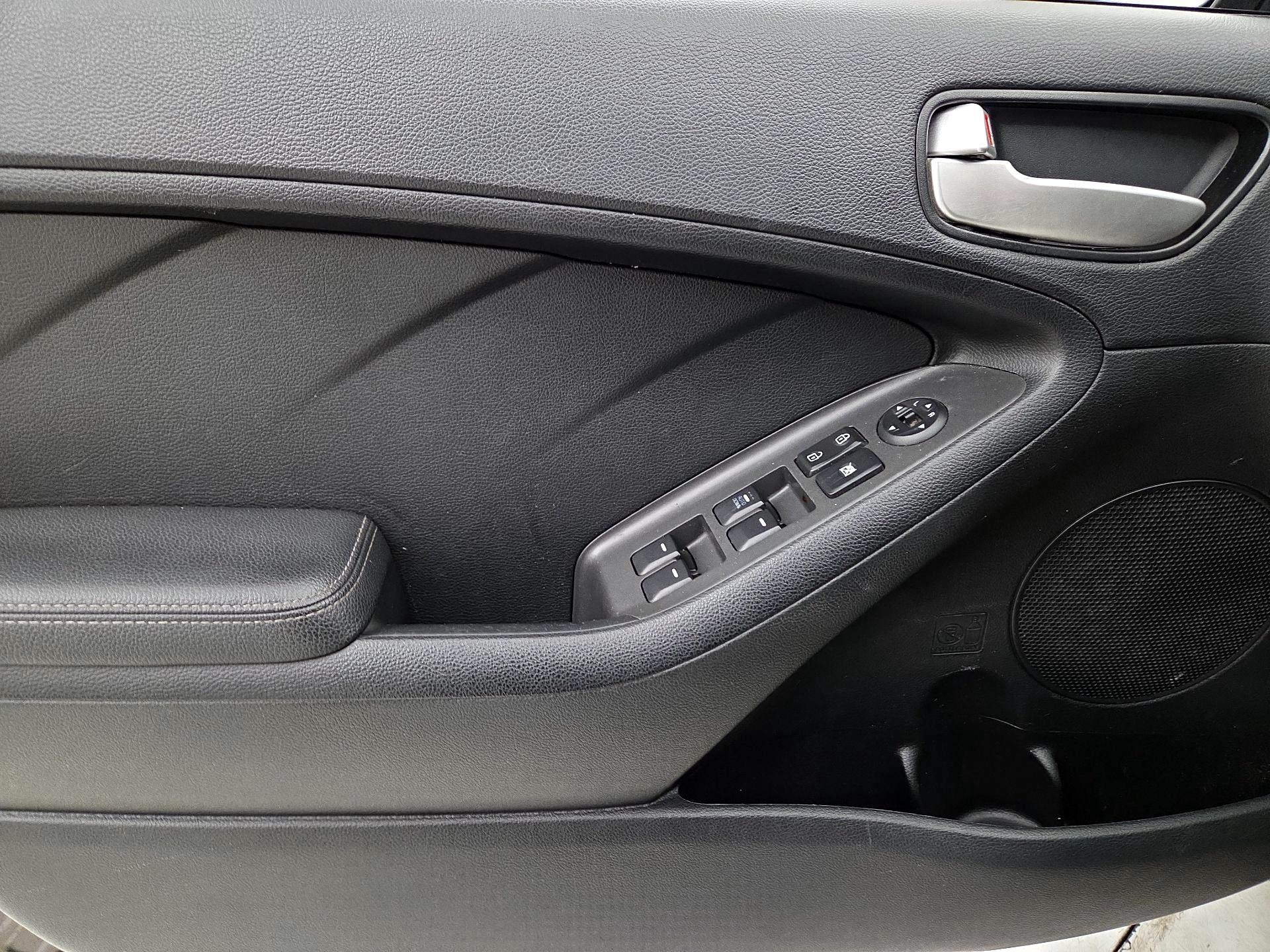 Thumbnail: 2017 Kia Forte - 12