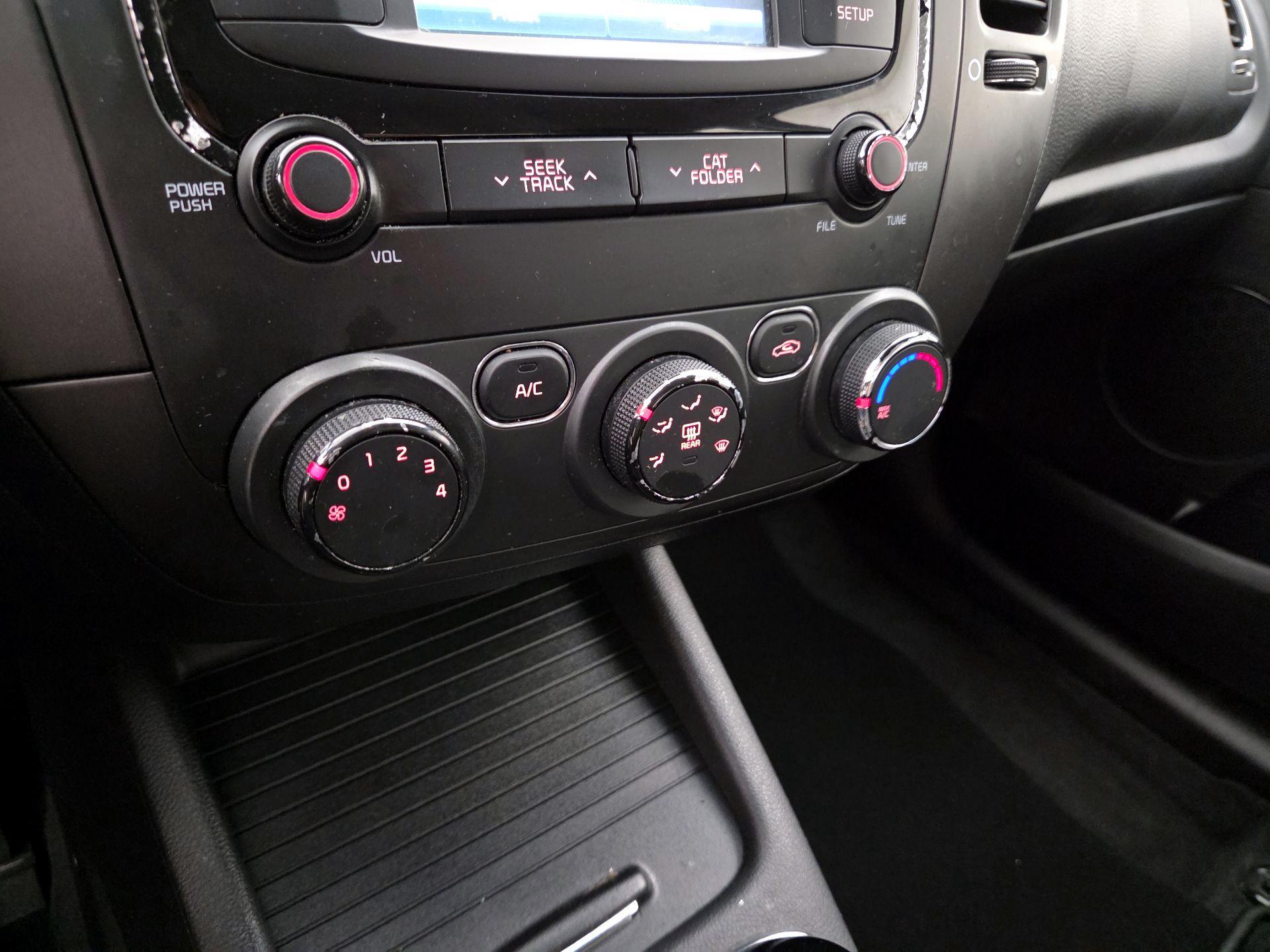 Thumbnail: 2017 Kia Forte - 16