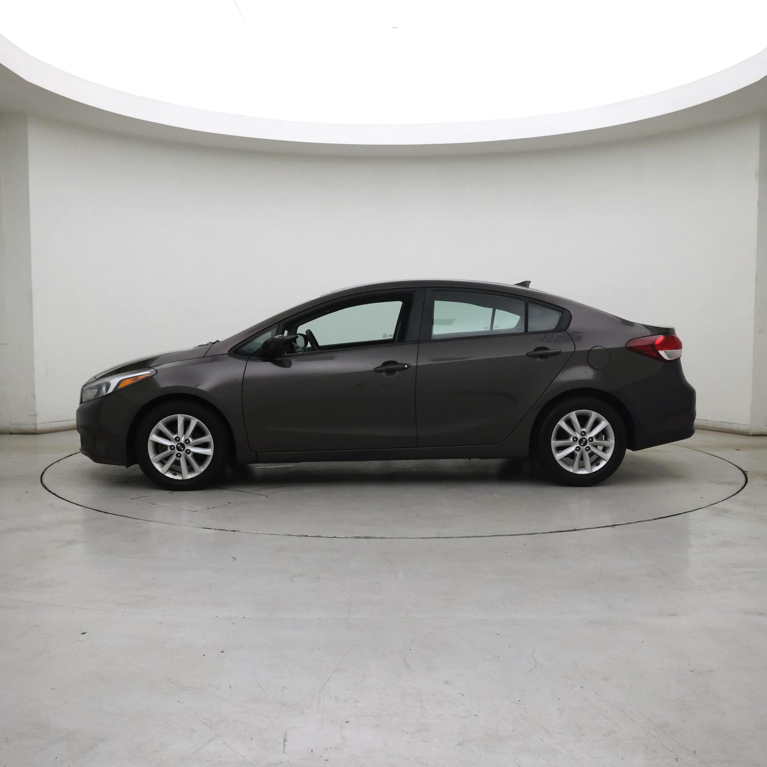 Thumbnail: 2017 Kia Forte - 3