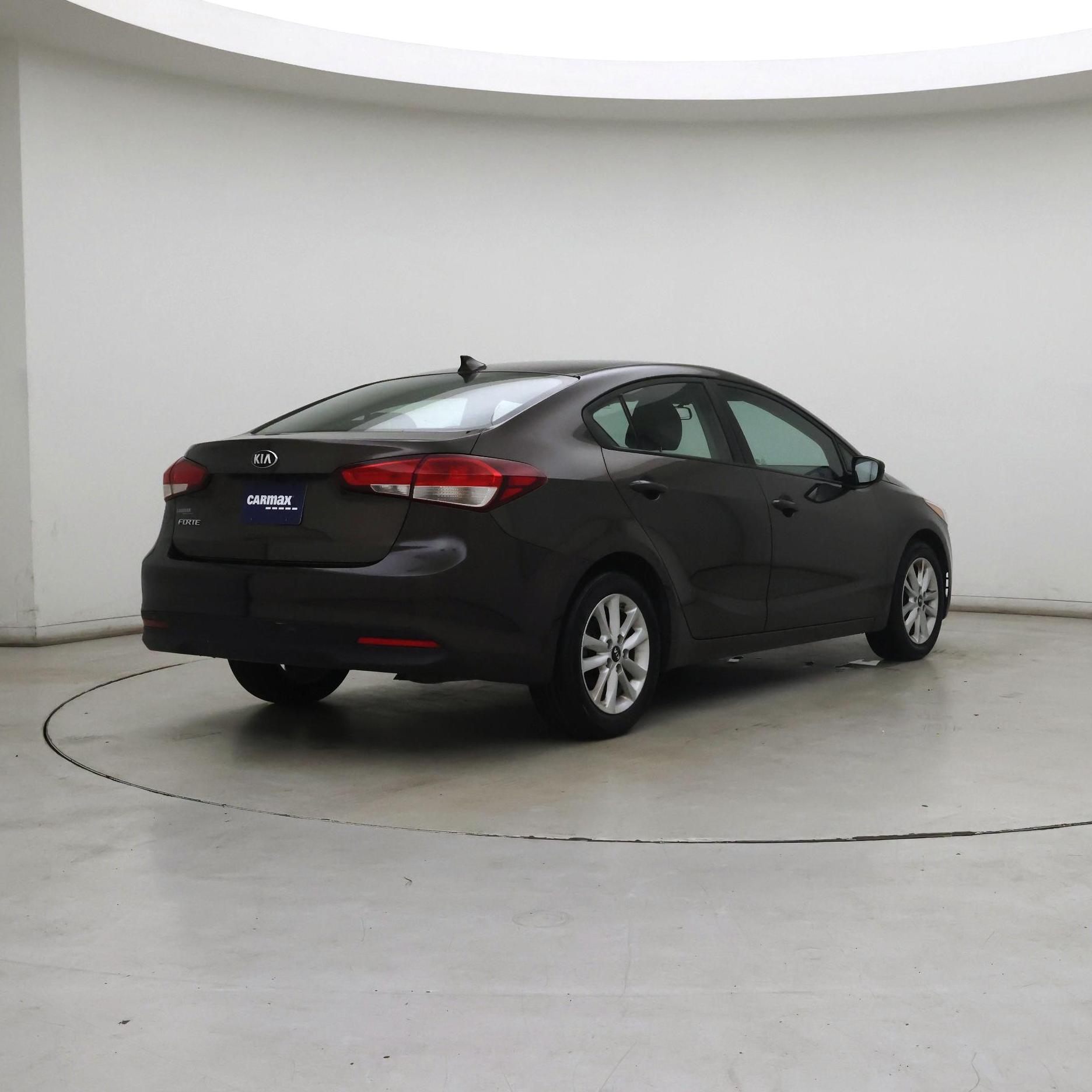 Thumbnail: 2017 Kia Forte - 8